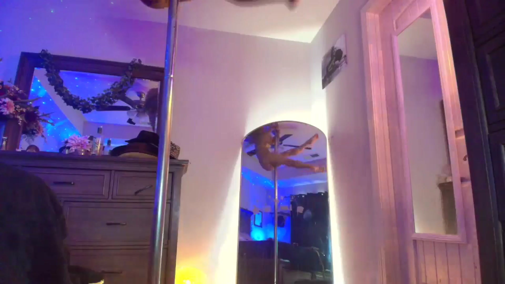 Gallery image thumbnail from PoleBunnyXxx's myfreecams stream on, 04/23/2026, 24:01 image 5 of 20
