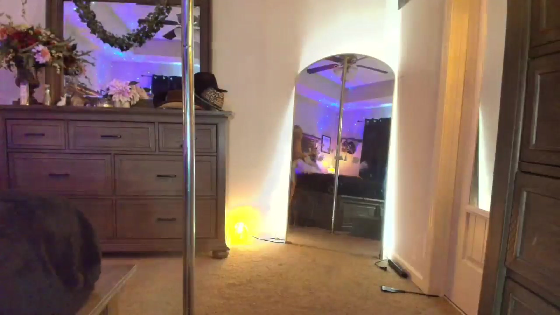Gallery image thumbnail from PoleBunnyXxx's myfreecams stream on, 04/23/2026, 18:53 image 8 of 20
