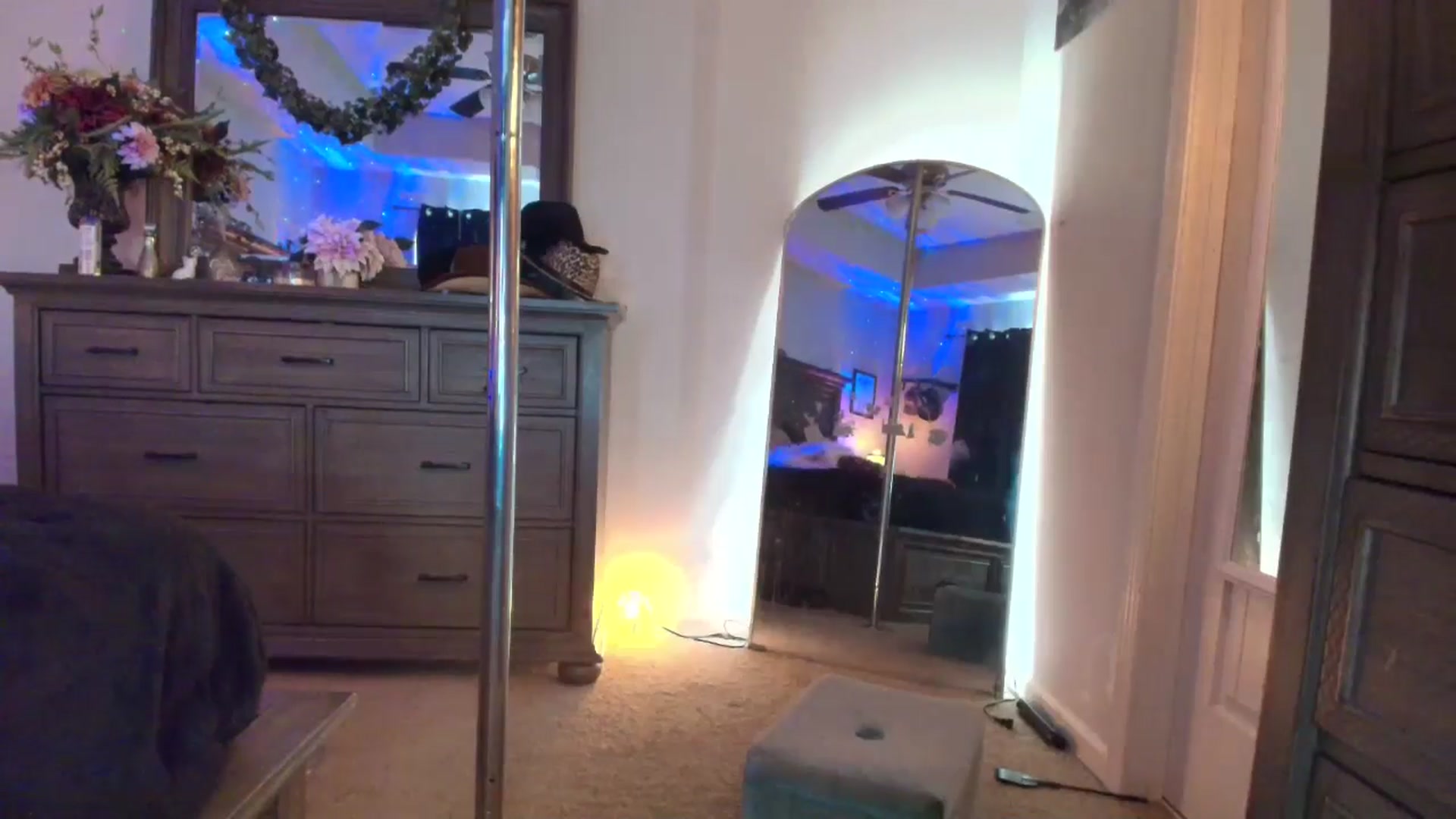 Gallery image thumbnail from PoleBunnyXxx's myfreecams stream on, 04/23/2026, 18:53 image 15 of 20