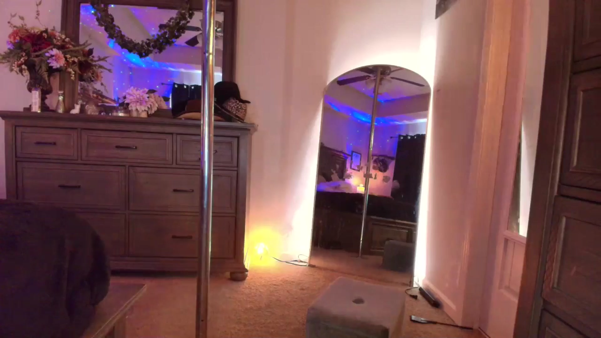 Gallery image thumbnail from PoleBunnyXxx's myfreecams stream on, 04/23/2026, 18:53 image 16 of 20