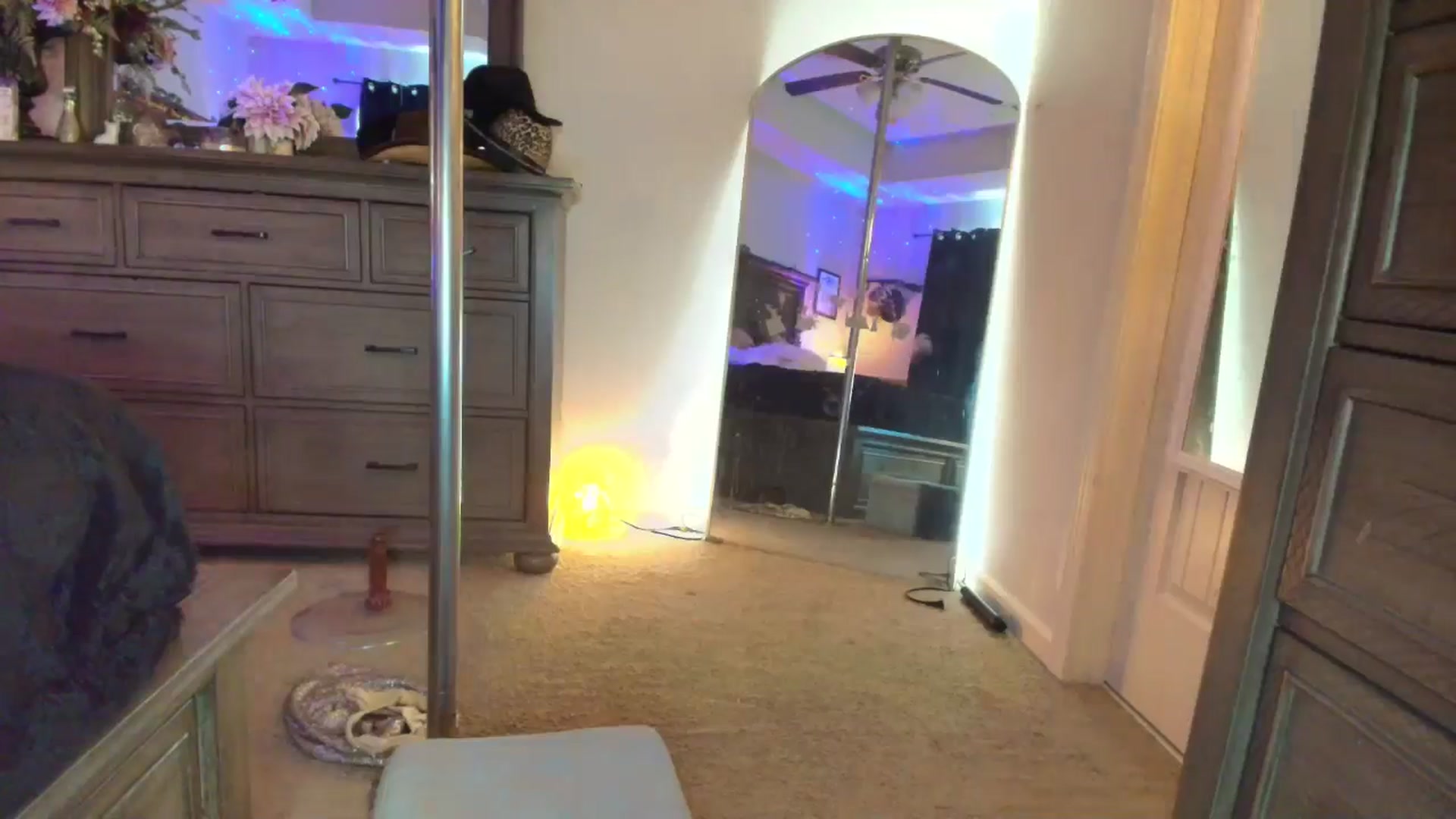 Gallery image thumbnail from PoleBunnyXxx's myfreecams stream on, 04/23/2026, 20:12 image 4 of 20