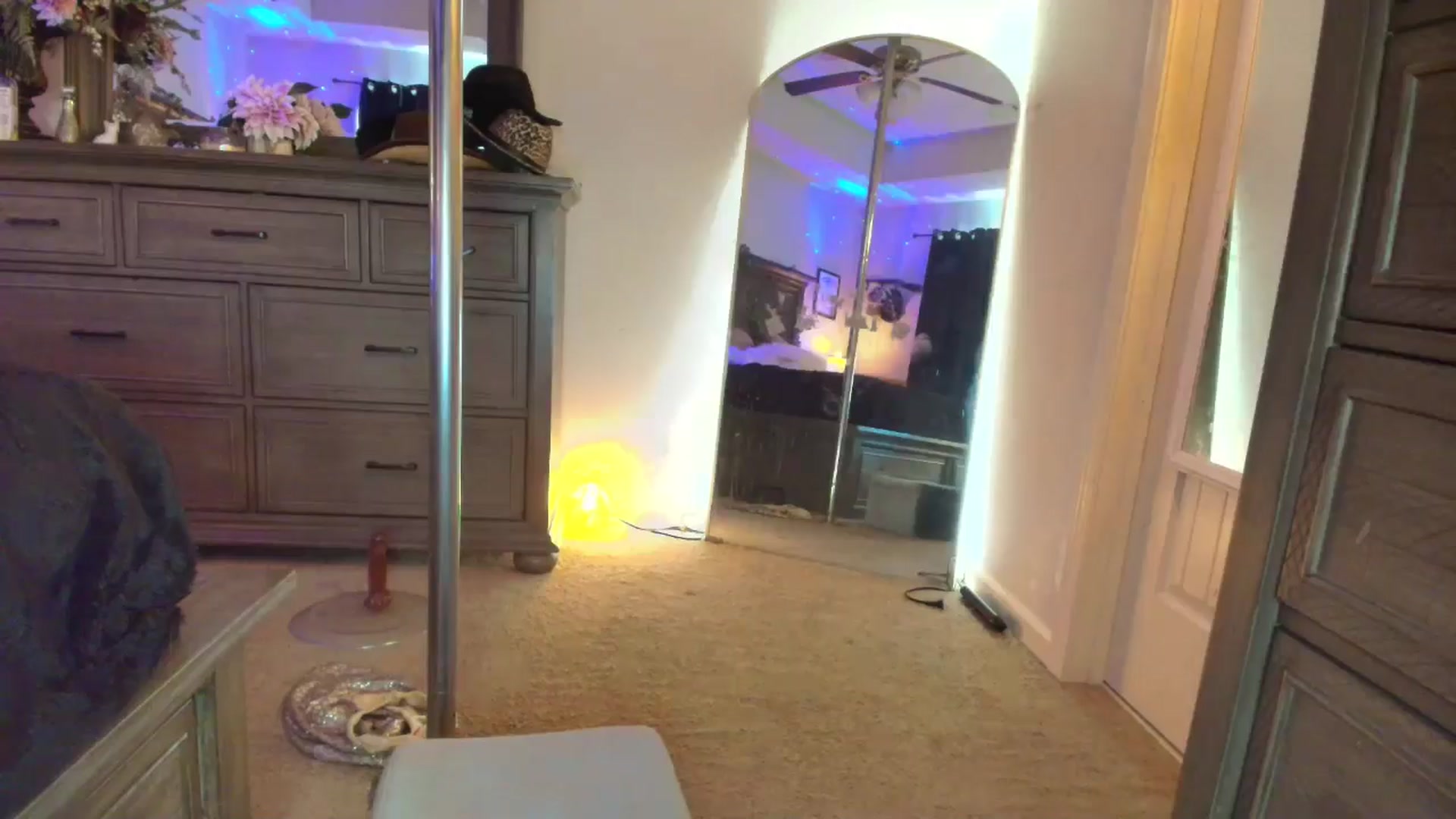 Gallery image thumbnail from PoleBunnyXxx's myfreecams stream on, 04/23/2026, 20:12 image 9 of 20