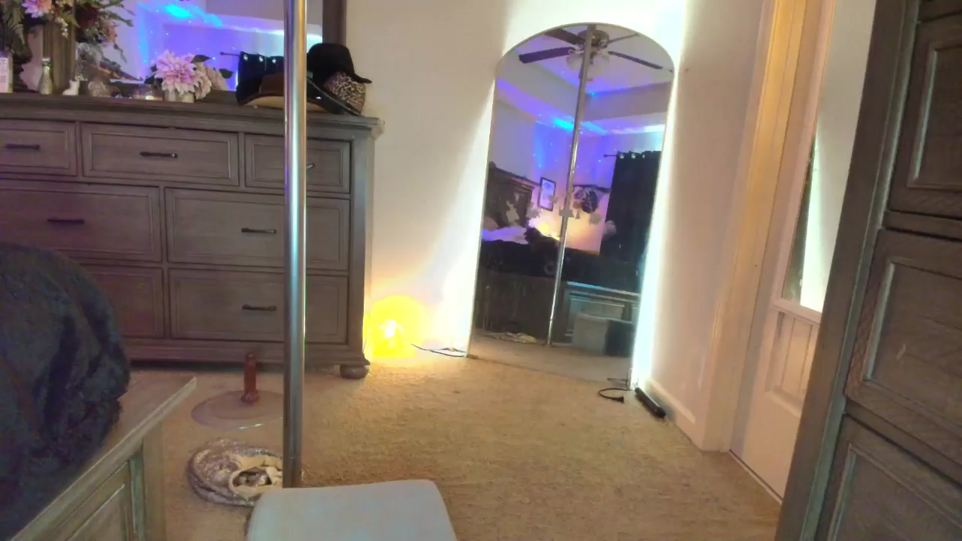 Gallery image thumbnail from PoleBunnyXxx's myfreecams stream on, 04/23/2026, 20:12 image 1 of 20