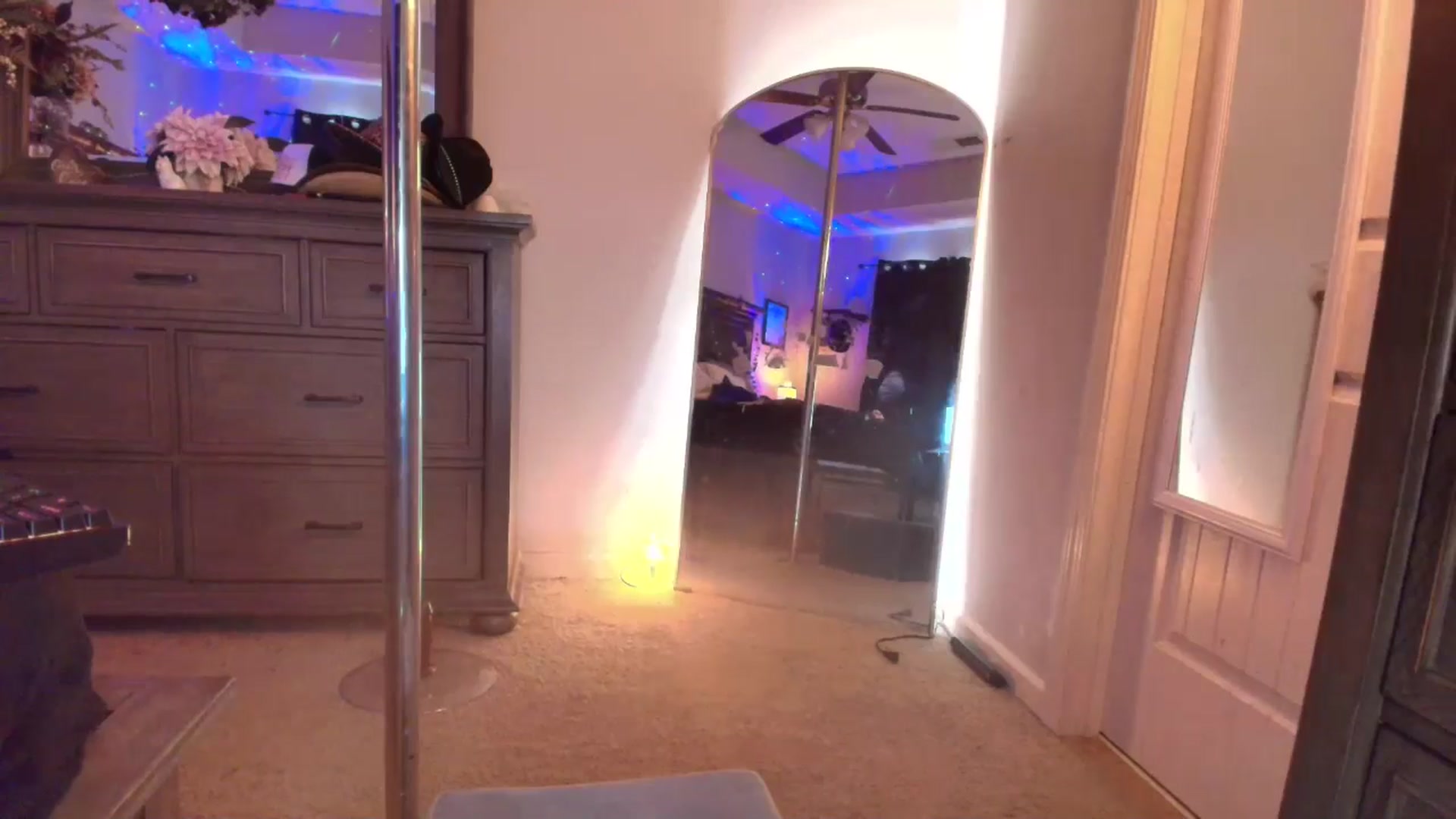 Gallery image thumbnail from PoleBunnyXxx's myfreecams stream on, 04/27/2026, 20:26 image 18 of 20