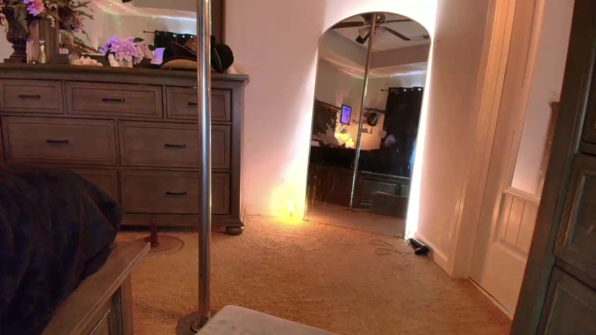 Gallery image thumbnail from PoleBunnyXxx's myfreecams stream on, 04/29/2026, 19:13 image 4 of 20