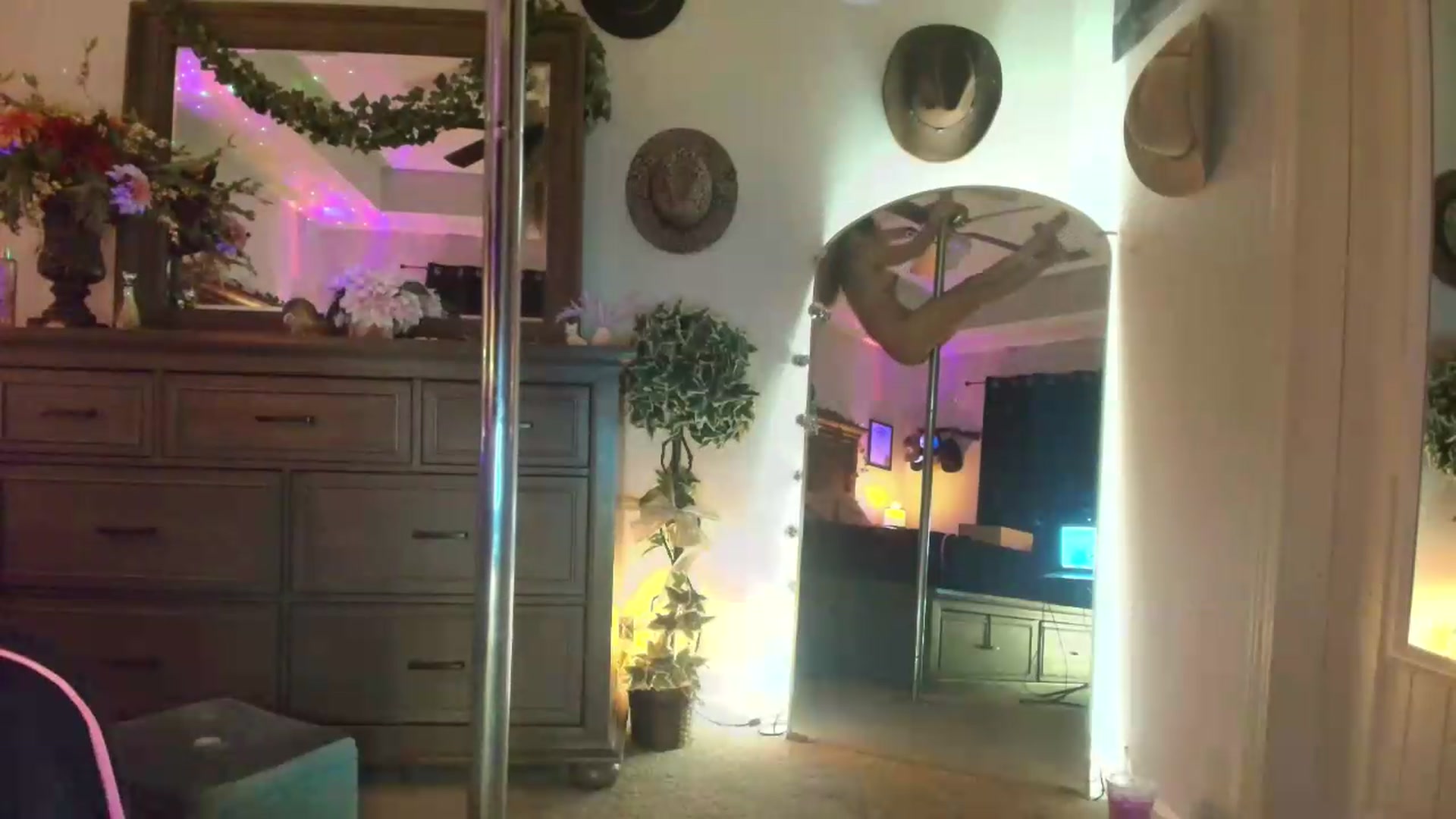 Gallery image thumbnail from PoleBunnyXxx's myfreecams stream on, 05/17/2026, 03:02 image 11 of 20