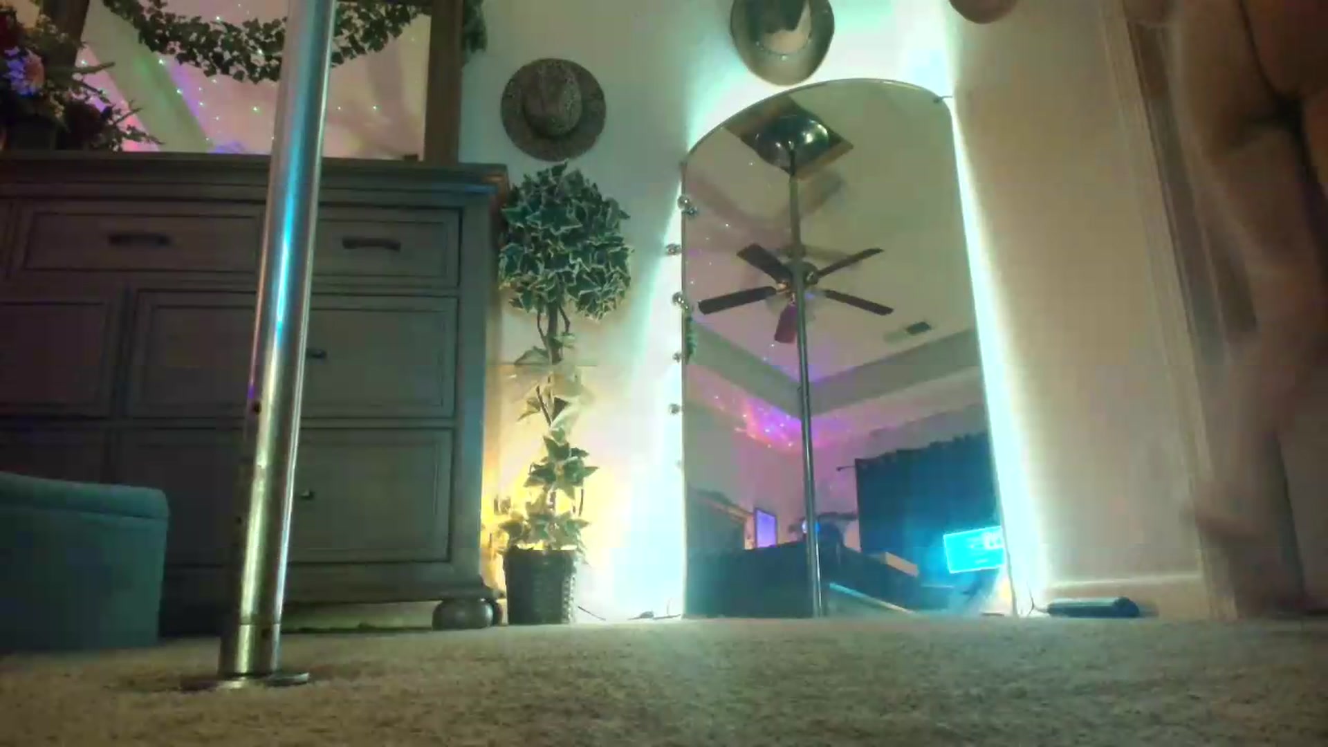 Gallery image thumbnail from PoleBunnyXxx's myfreecams stream on, 05/17/2026, 03:02 image 16 of 20
