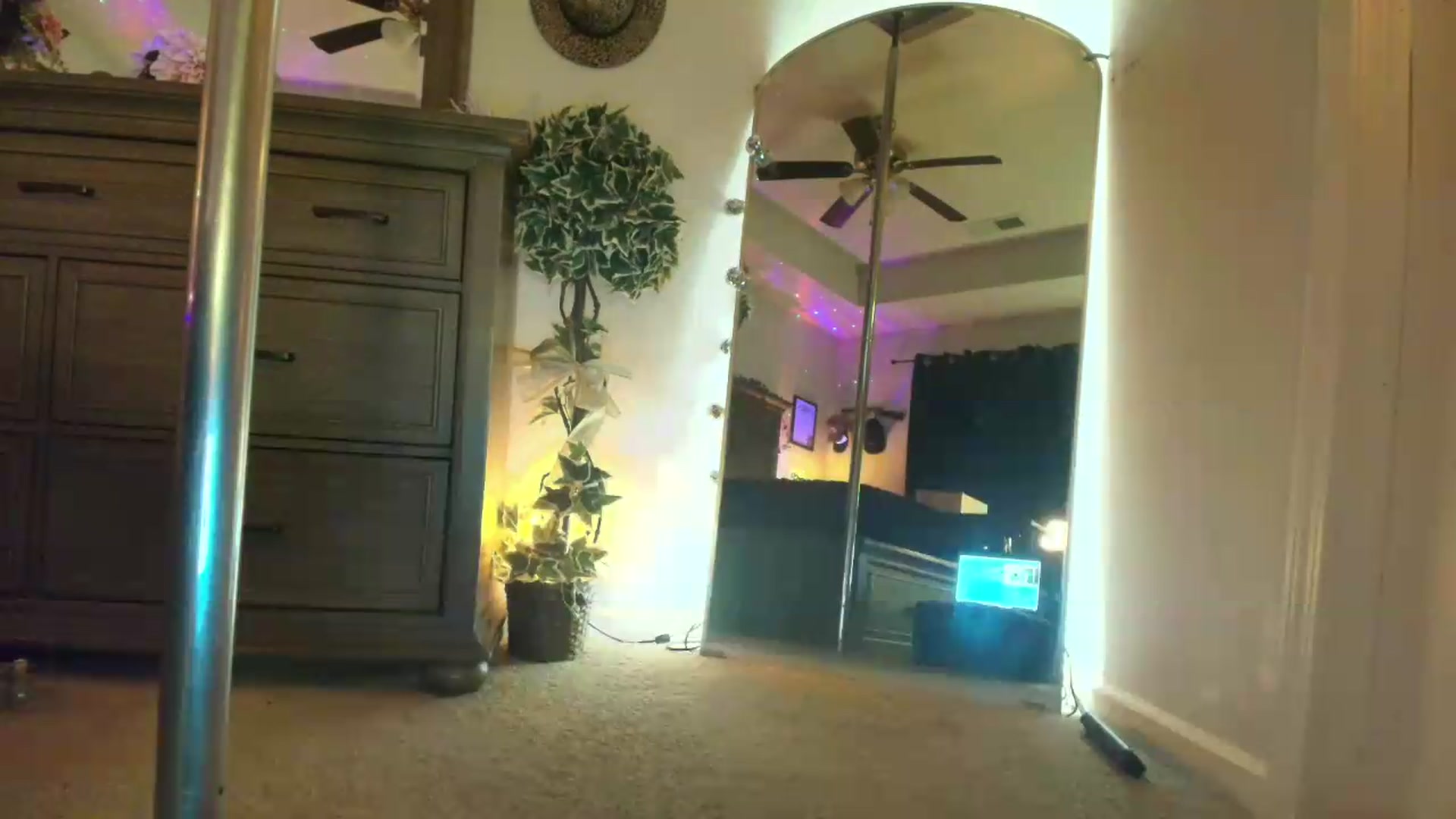Gallery image thumbnail from PoleBunnyXxx's myfreecams stream on, 05/18/2026, 03:40 image 20 of 20