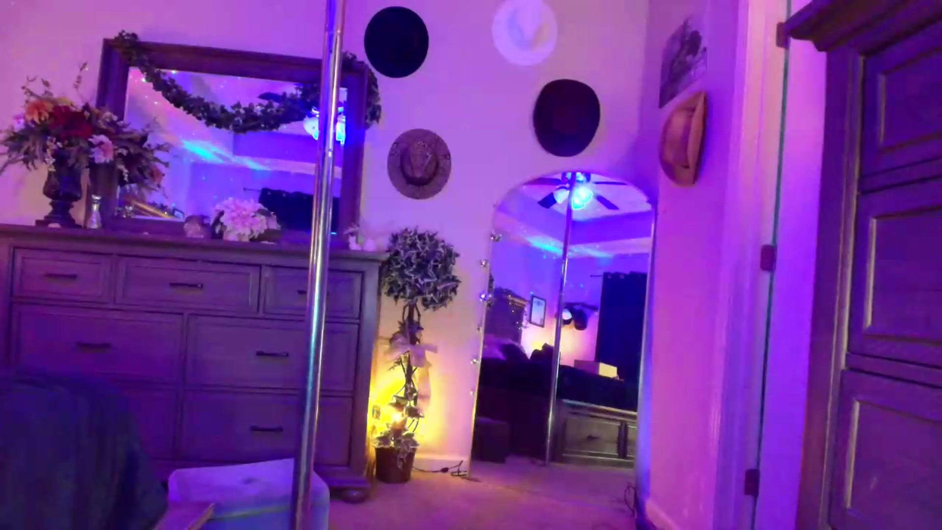 Gallery image thumbnail from PoleBunnyXxx's myfreecams stream on, 05/26/2026, 24:23 image 3 of 20