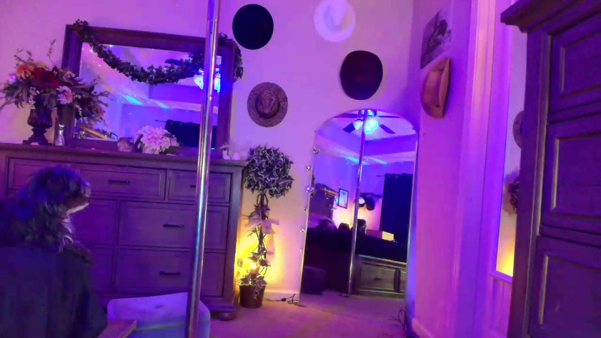 Gallery image thumbnail from PoleBunnyXxx's myfreecams stream on, 05/26/2026, 24:23 image 4 of 20