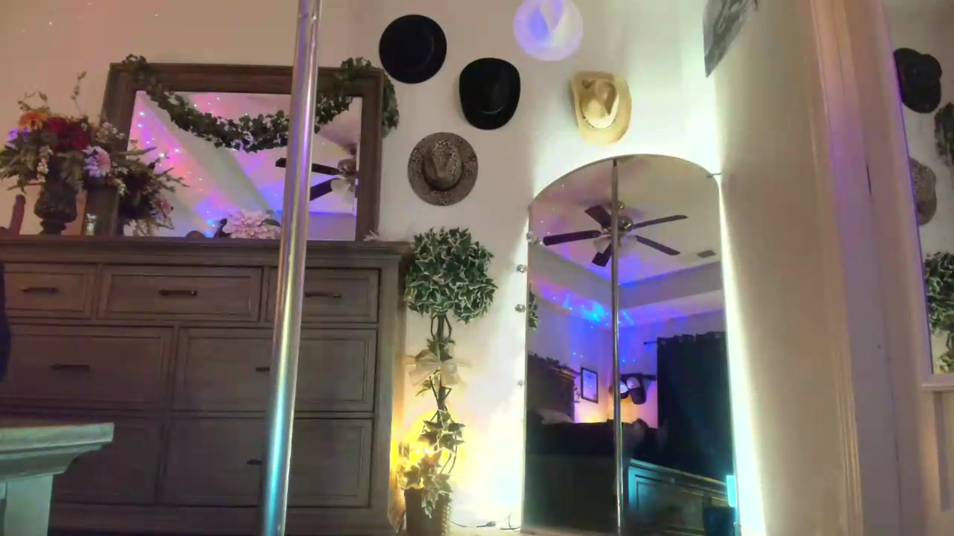 Gallery image thumbnail from PoleBunnyXxx's myfreecams stream on, 05/31/2026, 02:14 image 19 of 20
