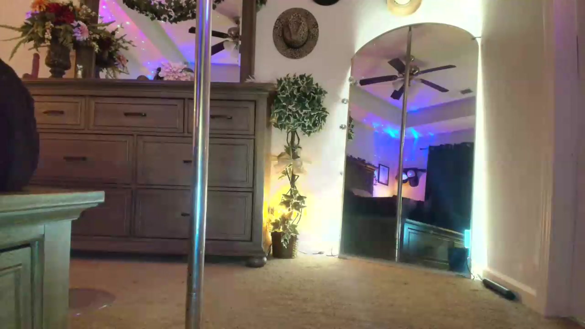 Gallery image thumbnail from PoleBunnyXxx's myfreecams stream on, 05/31/2026, 02:14 image 8 of 20