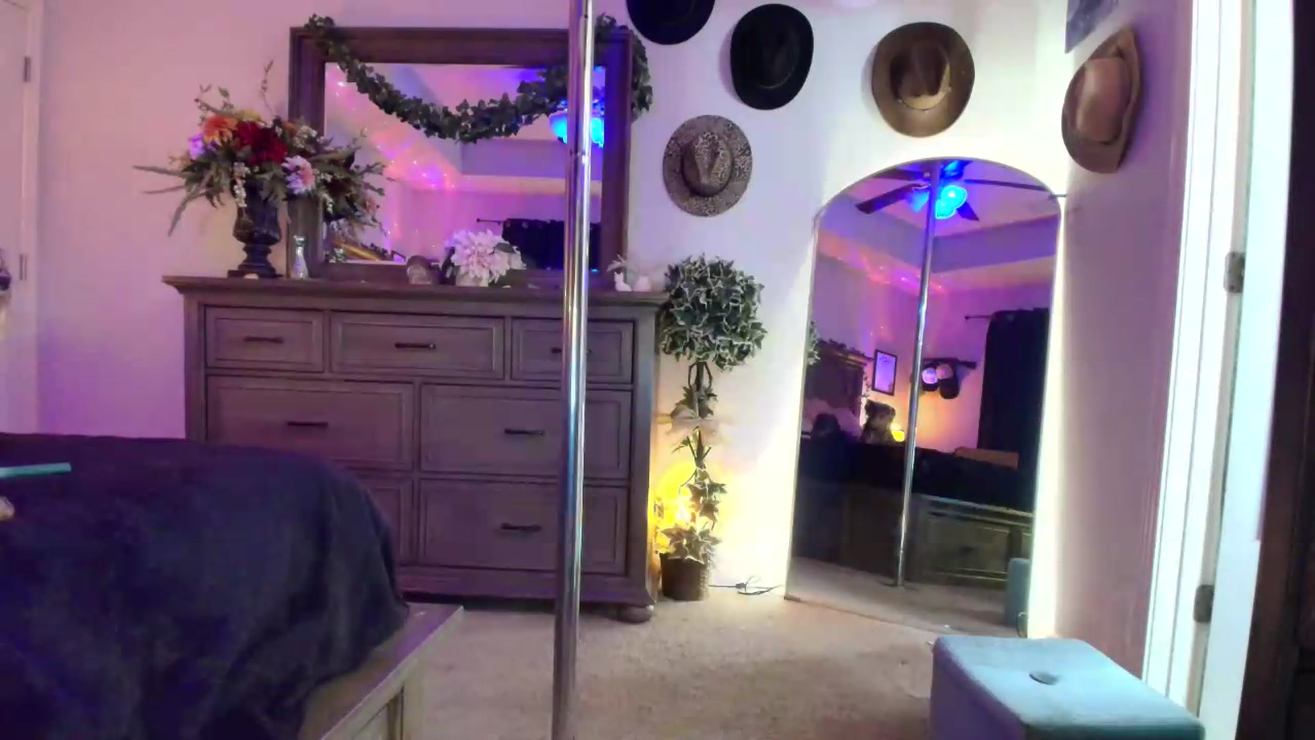 Gallery image thumbnail from PoleBunnyXxx's myfreecams stream on, 06/04/2026, 03:48 image 19 of 20