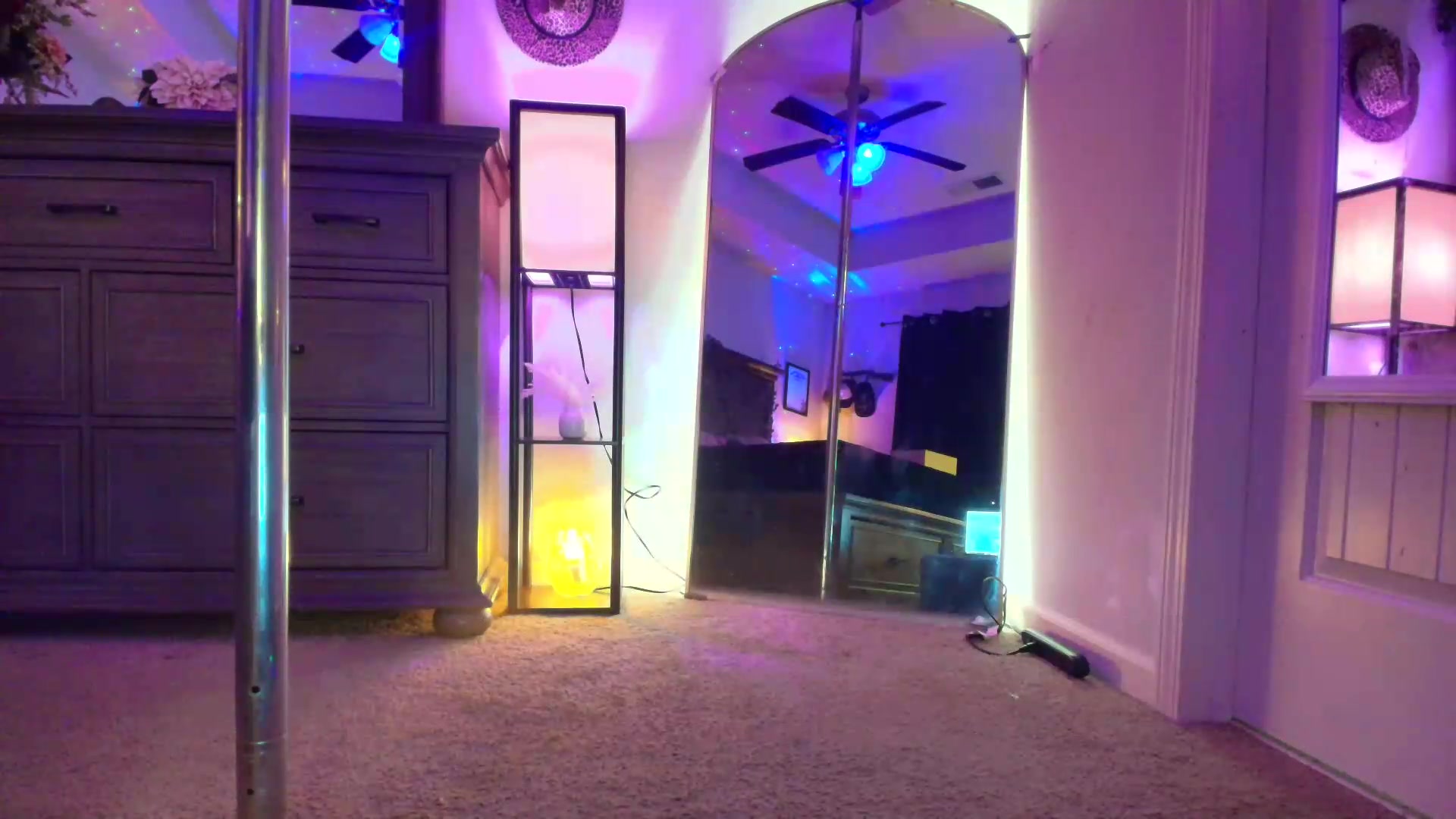 Gallery image thumbnail from PoleBunnyXxx's myfreecams stream on, 06/09/2026, 02:17 image 18 of 20