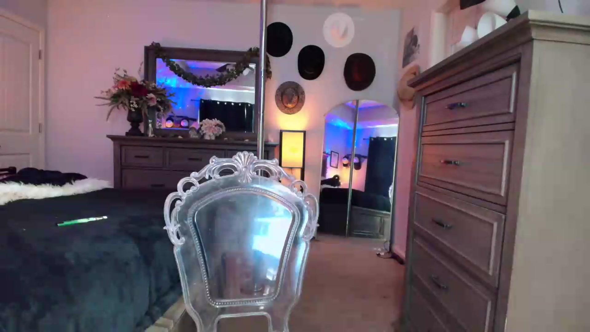 Gallery image thumbnail from PoleBunnyXxx's myfreecams stream on, 06/19/2026, 19:23 image 6 of 20