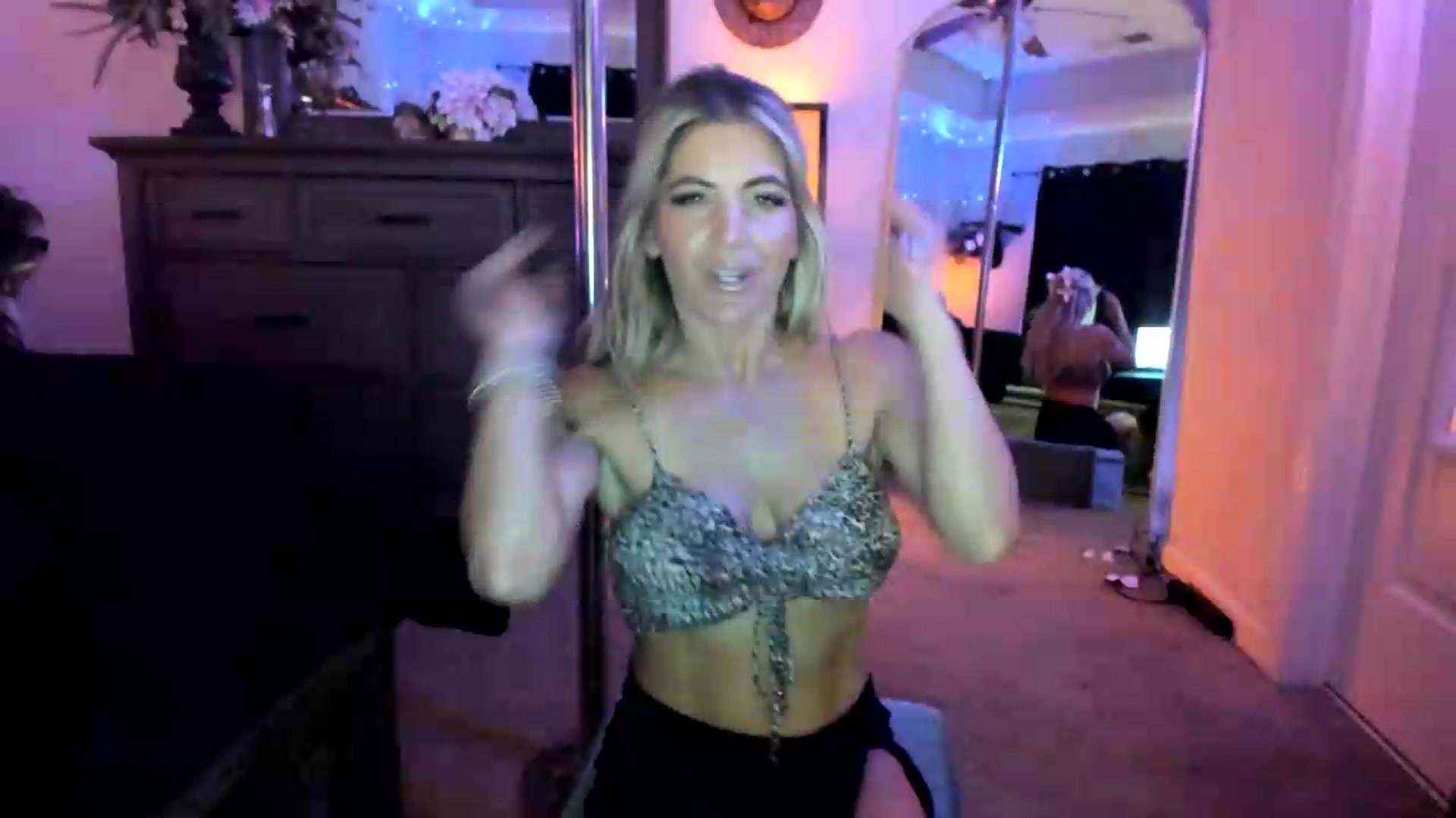 Gallery image thumbnail from PoleBunnyXxx's myfreecams stream on, 06/29/2026, 24:19 image 17 of 20