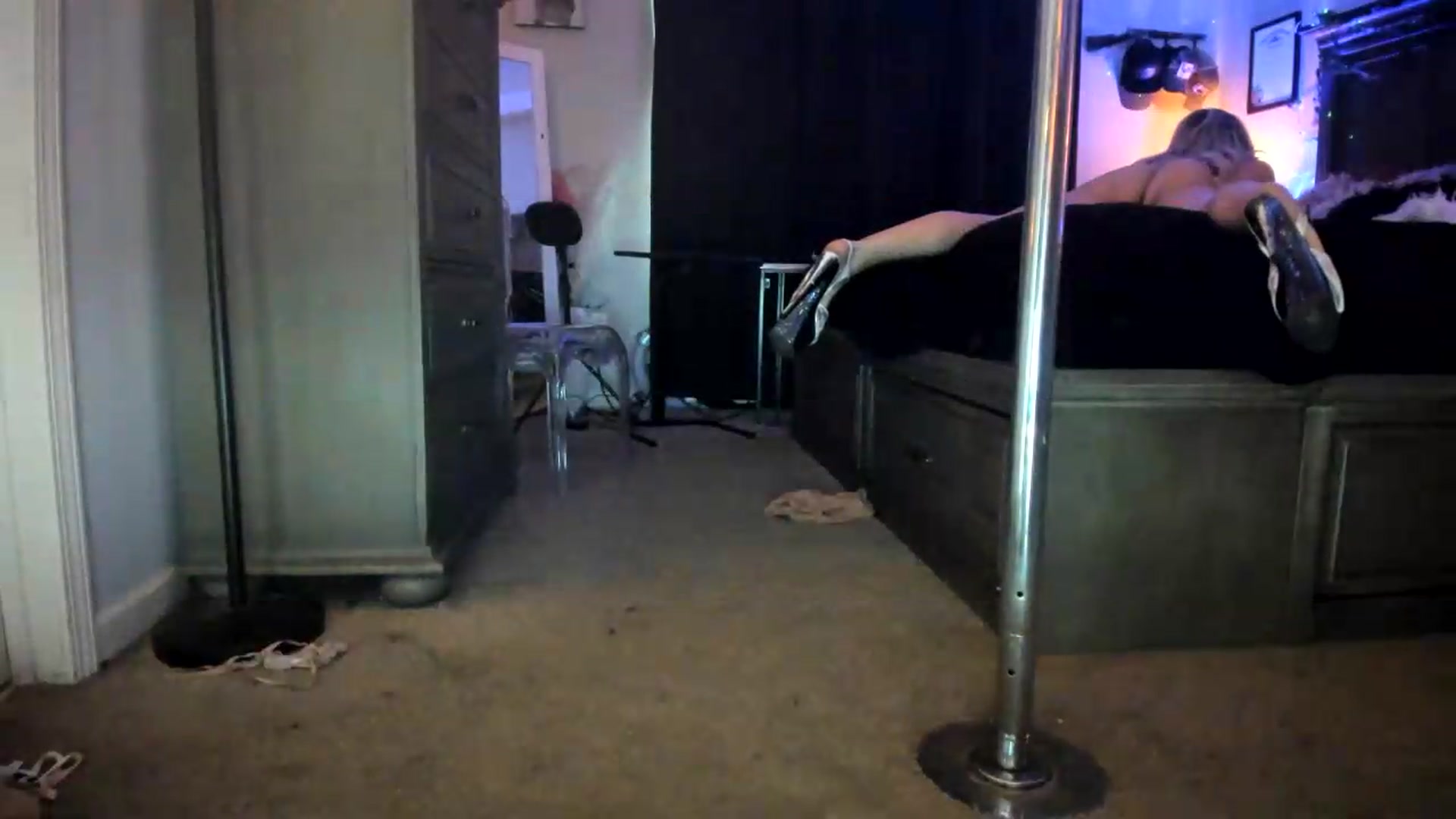 Gallery image thumbnail from PoleBunnyXxx's myfreecams stream on, 07/17/2026, 23:18 image 17 of 20