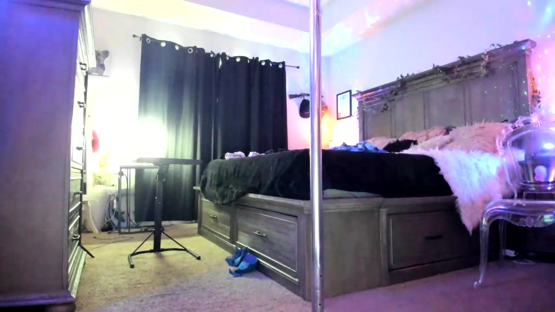 Gallery image thumbnail from PoleBunnyXxx's myfreecams stream on, 08/04/2026, 24:24 image 13 of 20