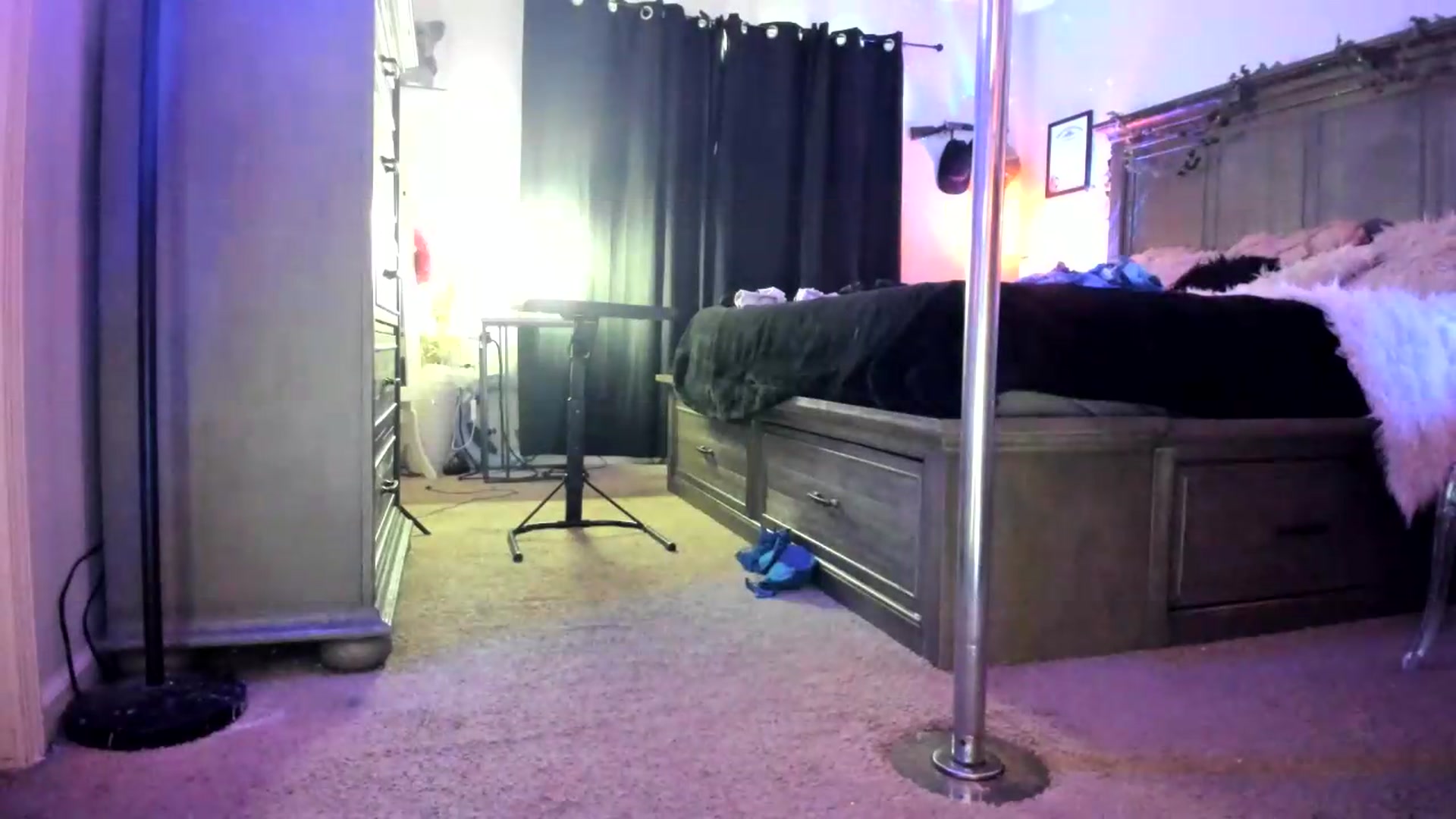 Gallery image thumbnail from PoleBunnyXxx's myfreecams stream on, 08/04/2026, 24:24 image 11 of 20