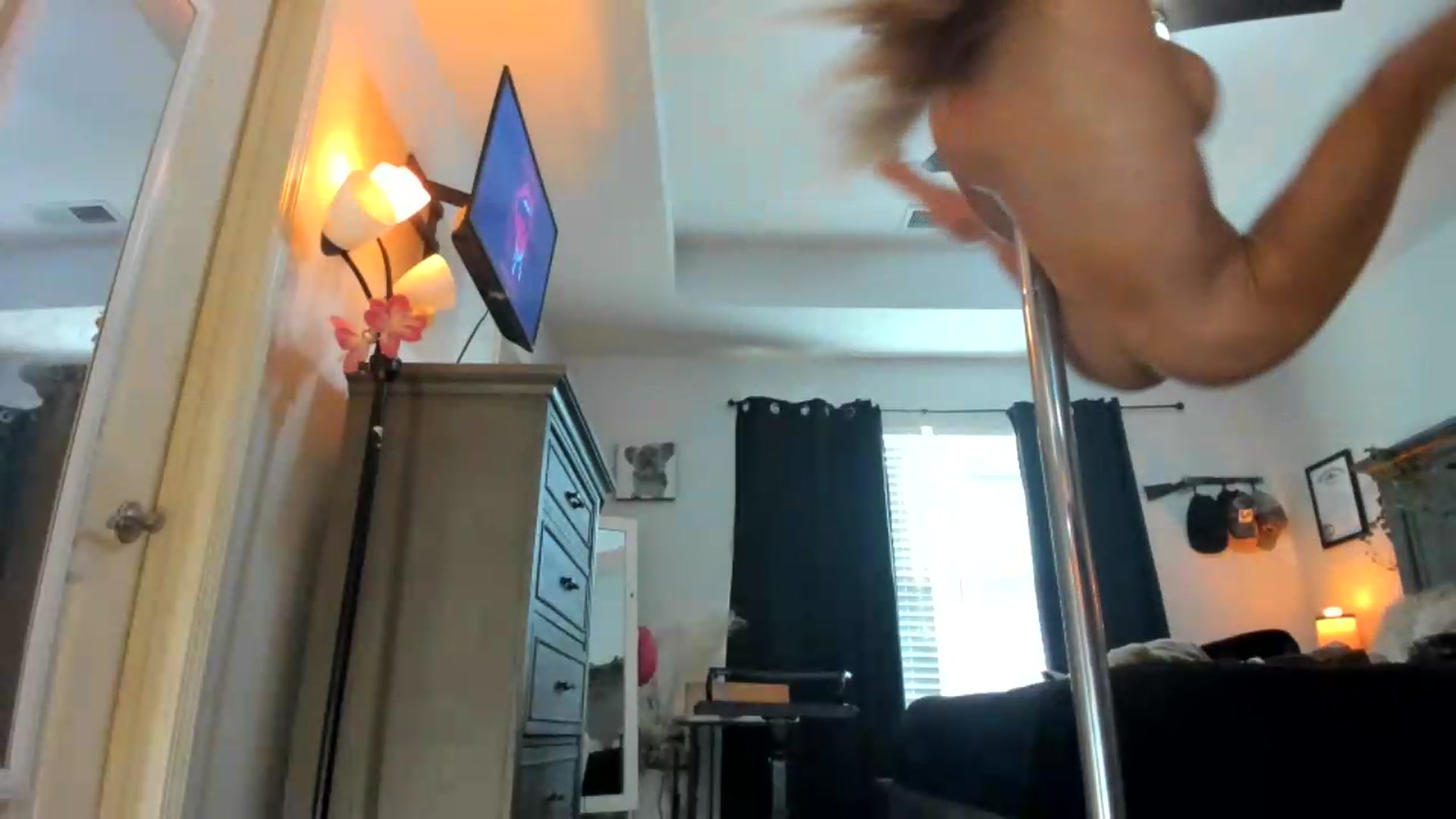 Gallery image thumbnail from PoleBunnyXxx's myfreecams stream on, 08/31/2026, 24:57 image 7 of 20