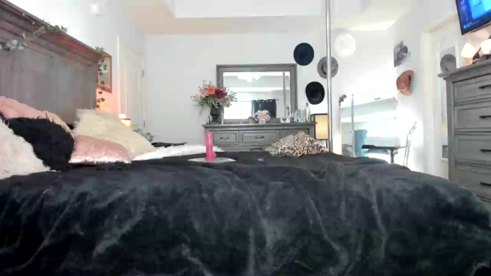 Gallery image thumbnail from PoleBunnyXxx's myfreecams stream on, 09/22/2026, 24:02 image 1 of 20