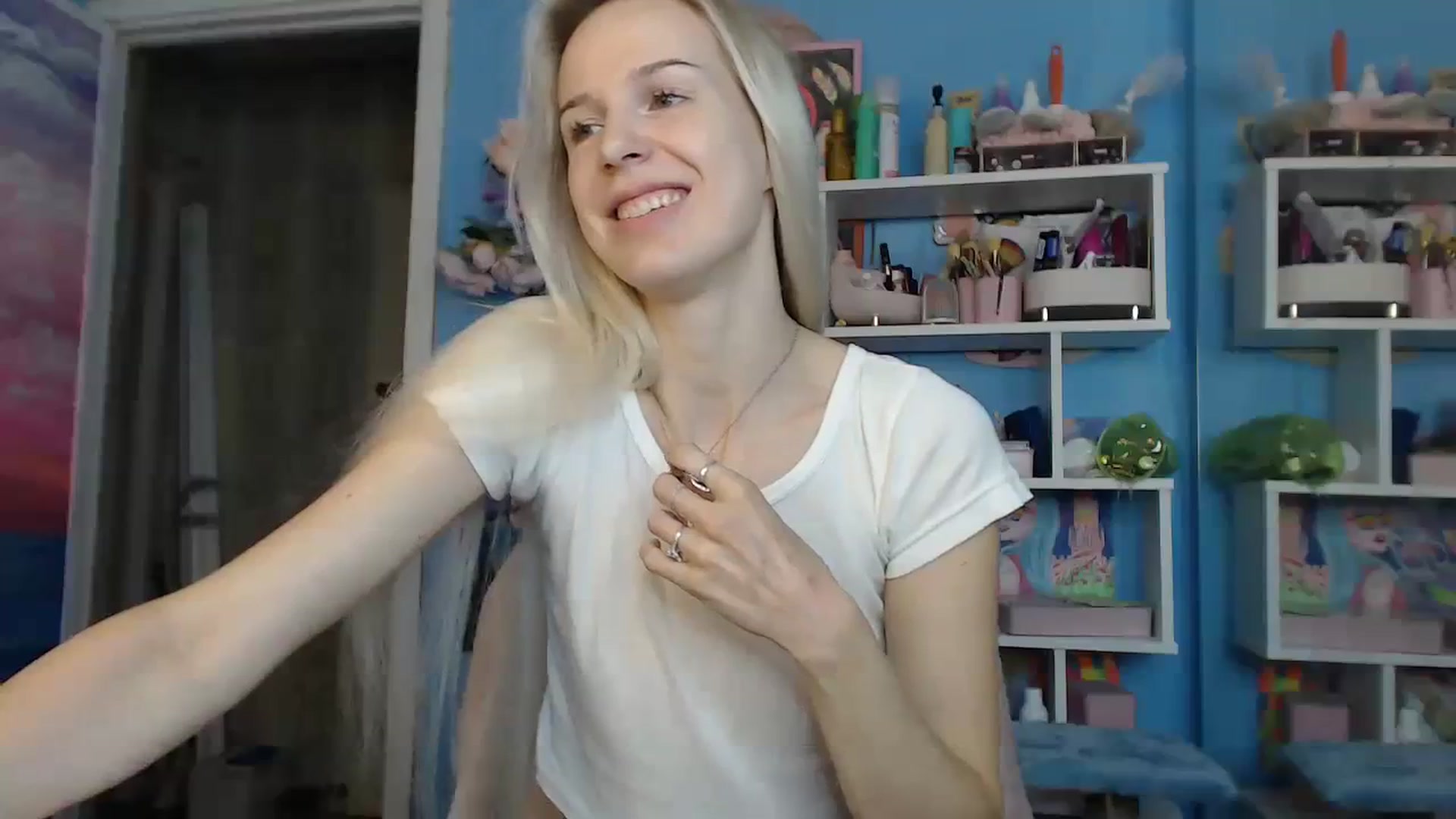Gallery image thumbnail from PoliLoveLuna's myfreecams stream on, 08/24/2023, 04:29 image 3 of 20