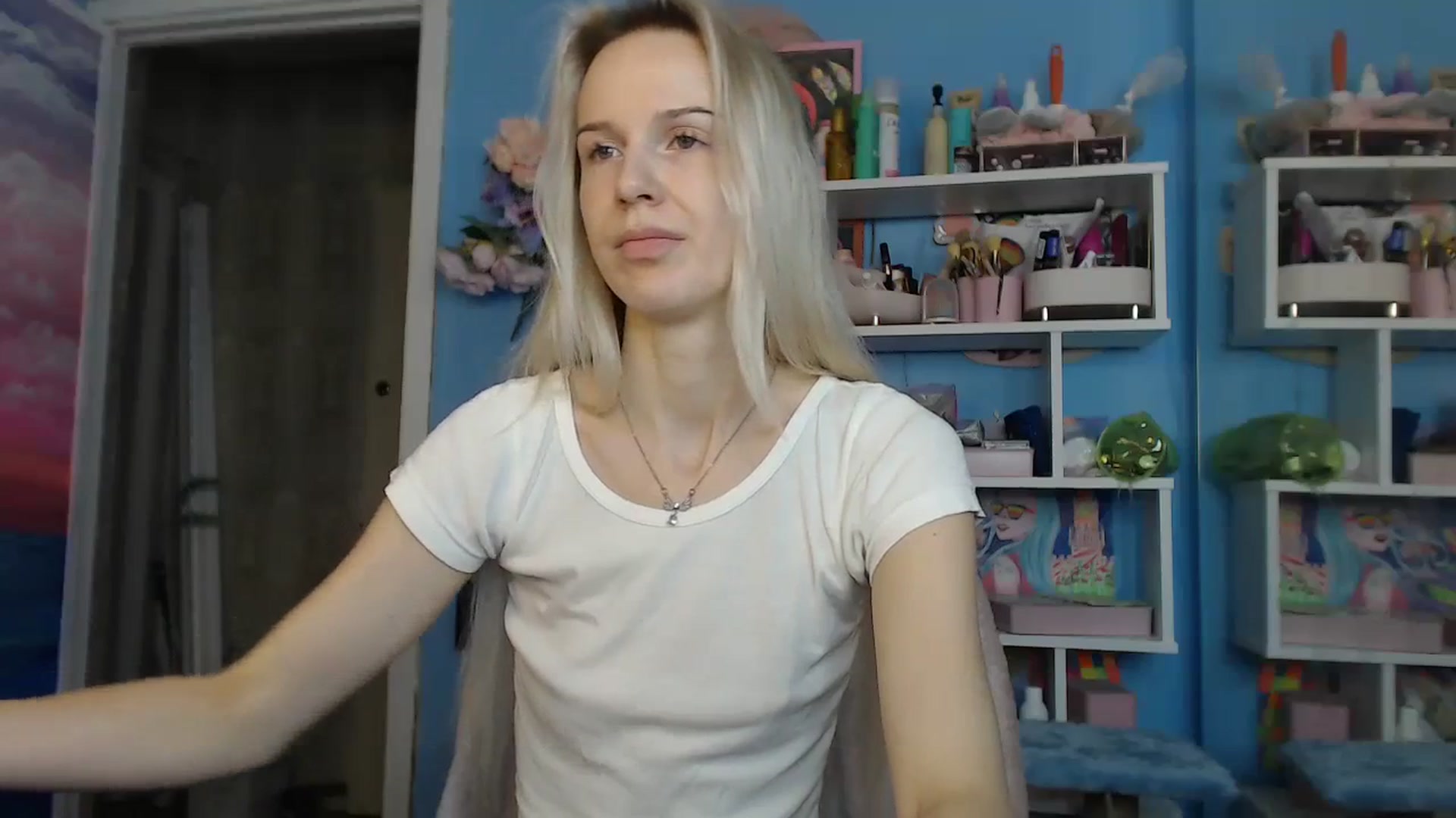Gallery image thumbnail from PoliLoveLuna's myfreecams stream on, 08/24/2023, 04:29 image 17 of 20