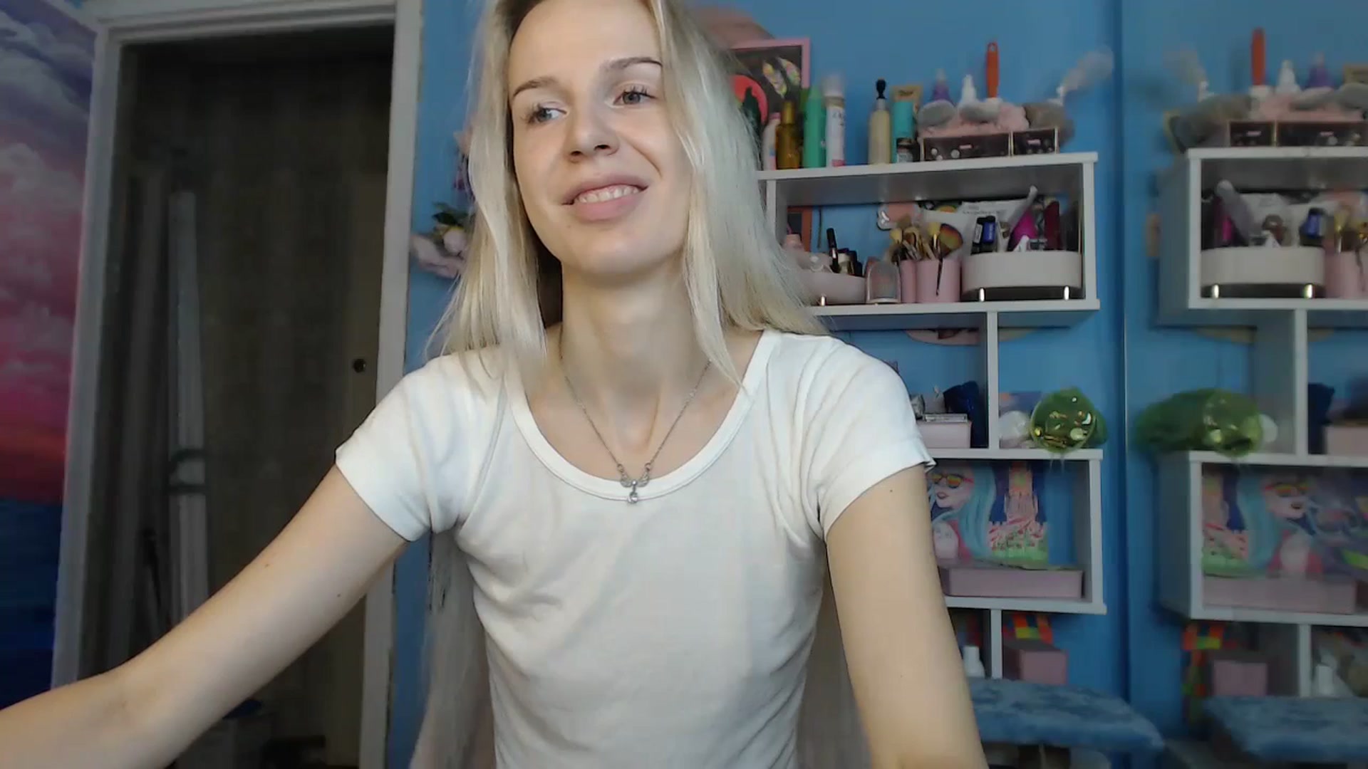 Gallery image thumbnail from PoliLoveLuna's myfreecams stream on, 08/24/2023, 04:29 image 18 of 20