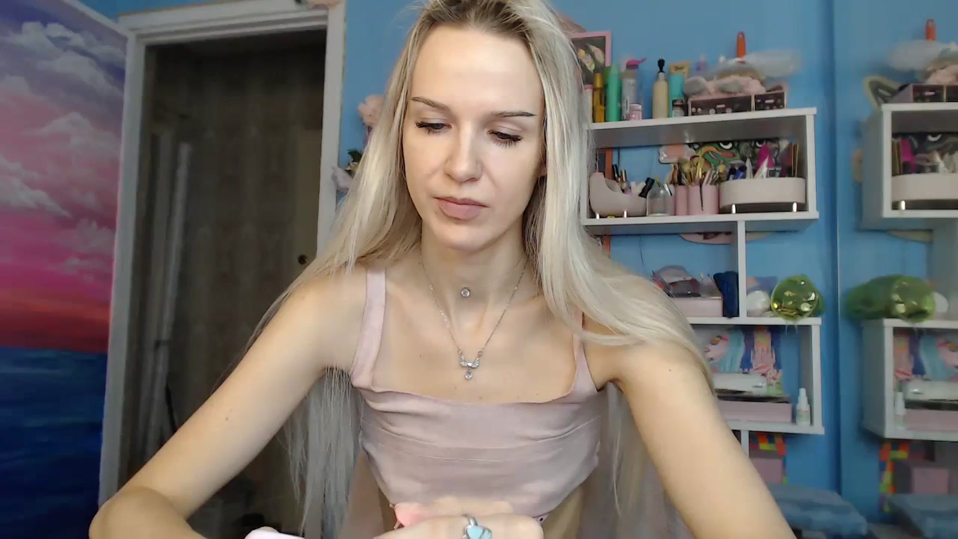 Gallery image thumbnail from PoliLoveLuna's myfreecams stream on, 09/04/2023, 06:00 image 9 of 20