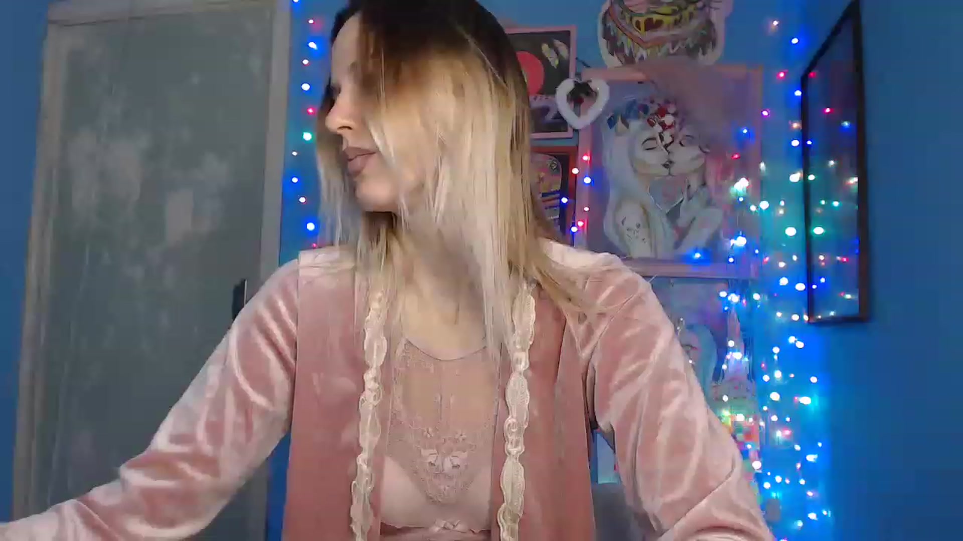 Gallery image thumbnail from PolinaLuna's myfreecams stream on, 11/20/2022, 04:28 image 11 of 20