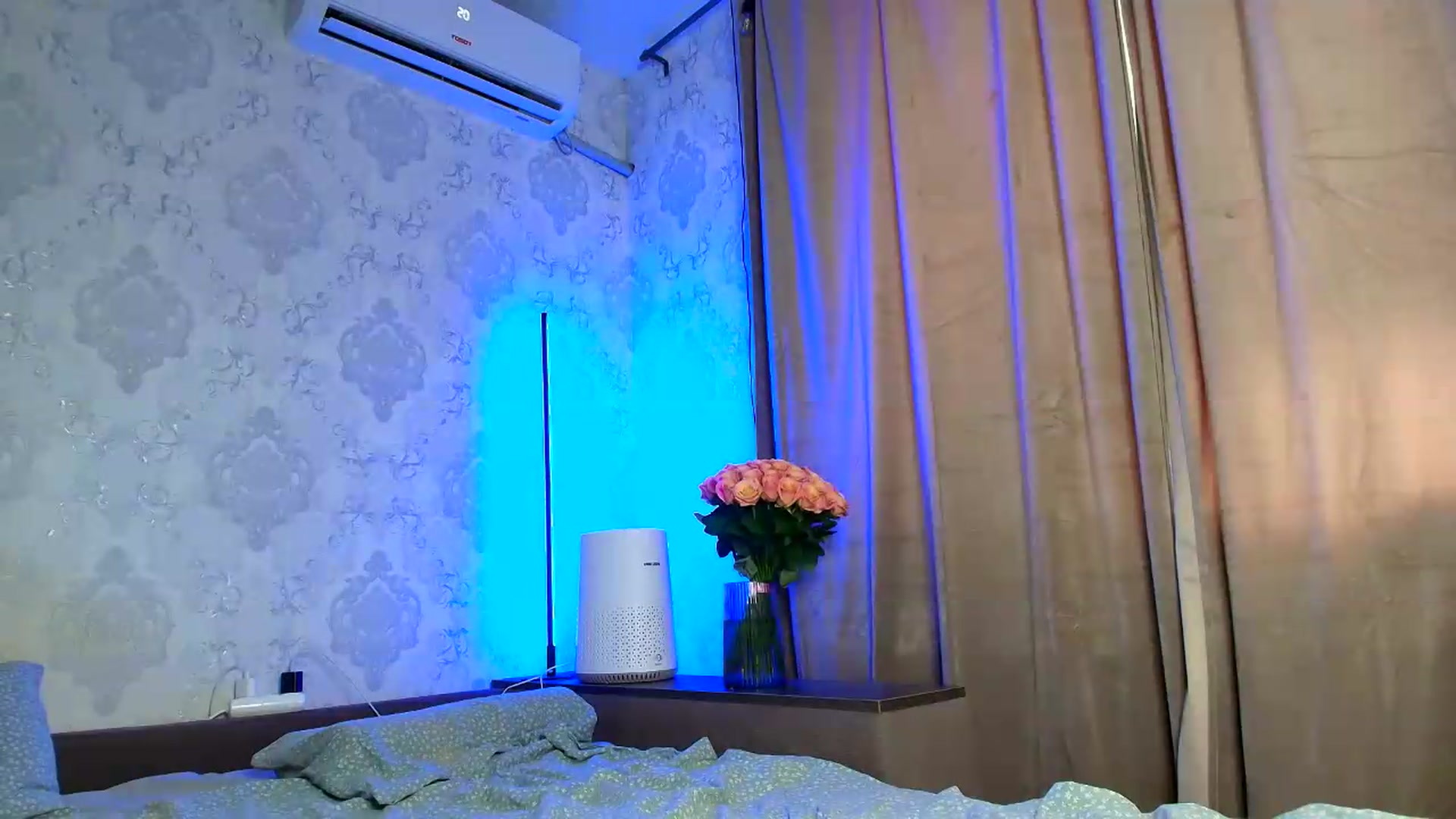 Gallery image thumbnail from PolinaMalina's myfreecams stream on, 08/08/2026, 15:41 image 6 of 20