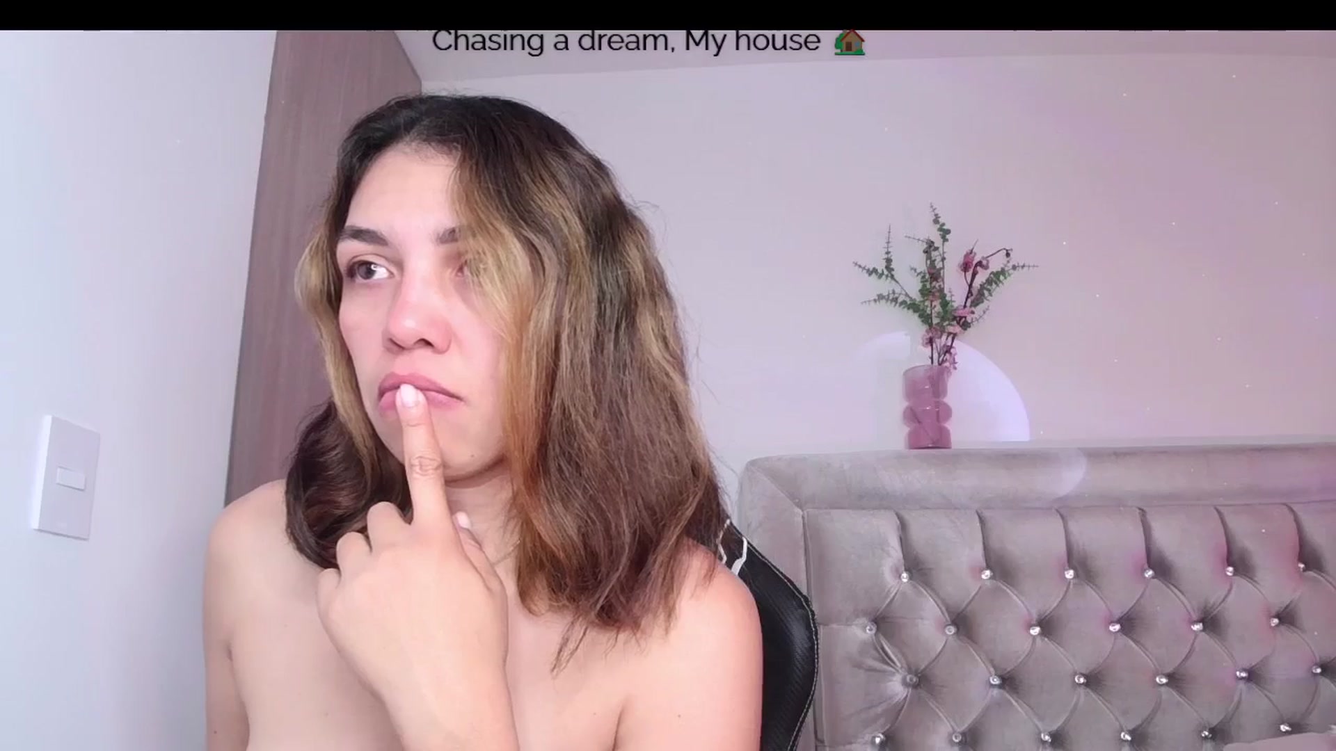Gallery image thumbnail from Polly10's myfreecams stream on, 04/26/2026, 14:19 image 10 of 20