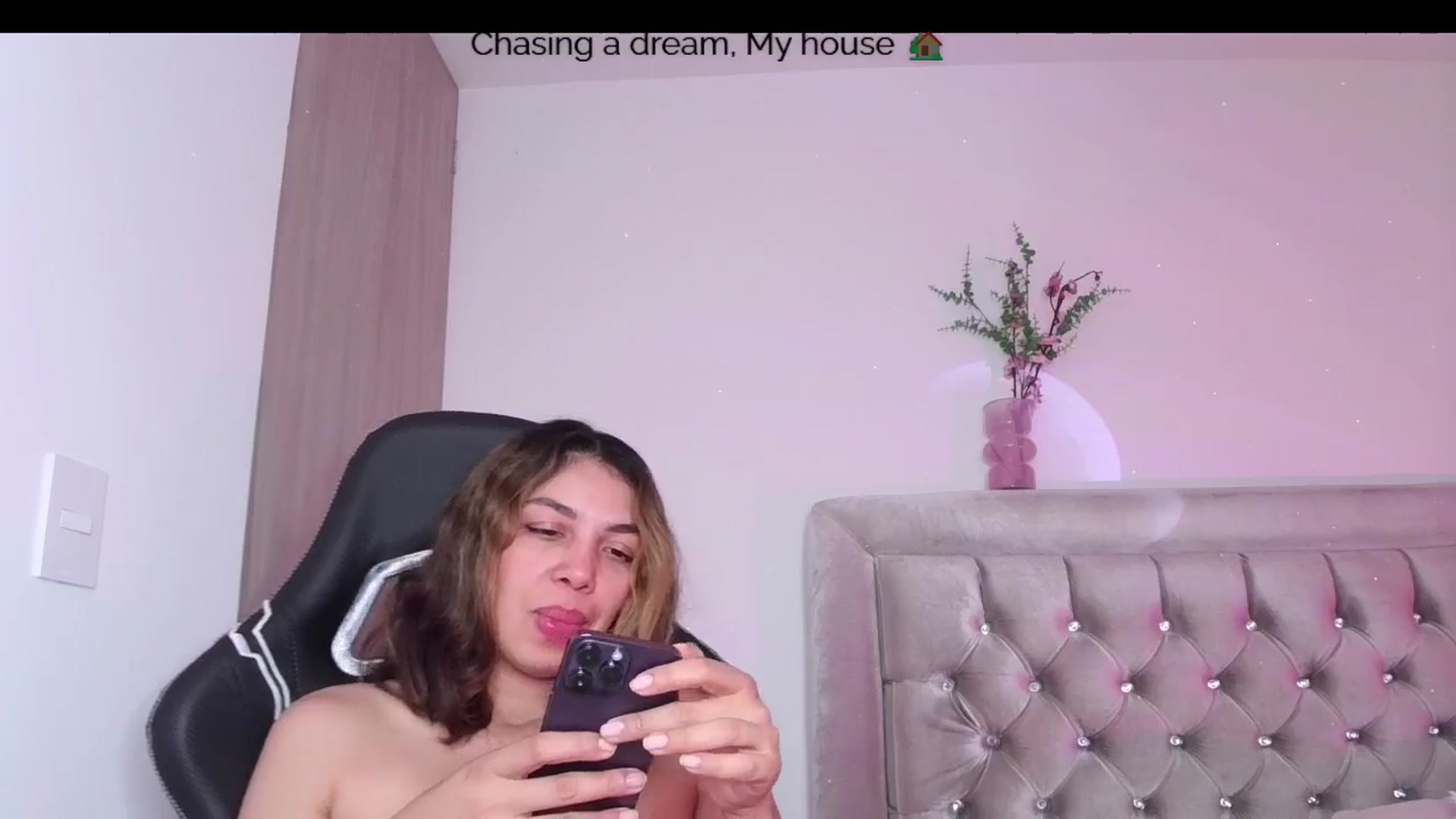 Gallery image thumbnail from Polly10's myfreecams stream on, 04/26/2026, 14:19 image 4 of 20