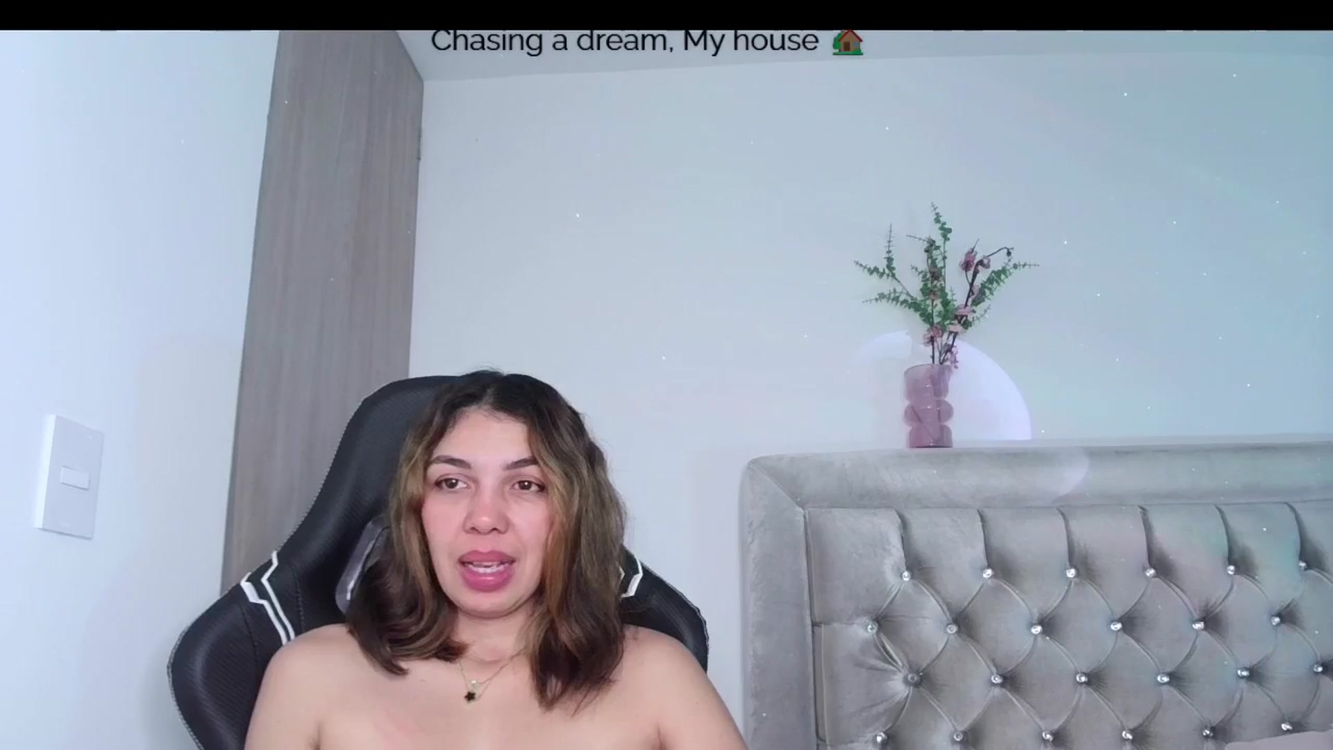 Gallery image thumbnail from Polly10's myfreecams stream on, 04/26/2026, 14:19 image 18 of 20