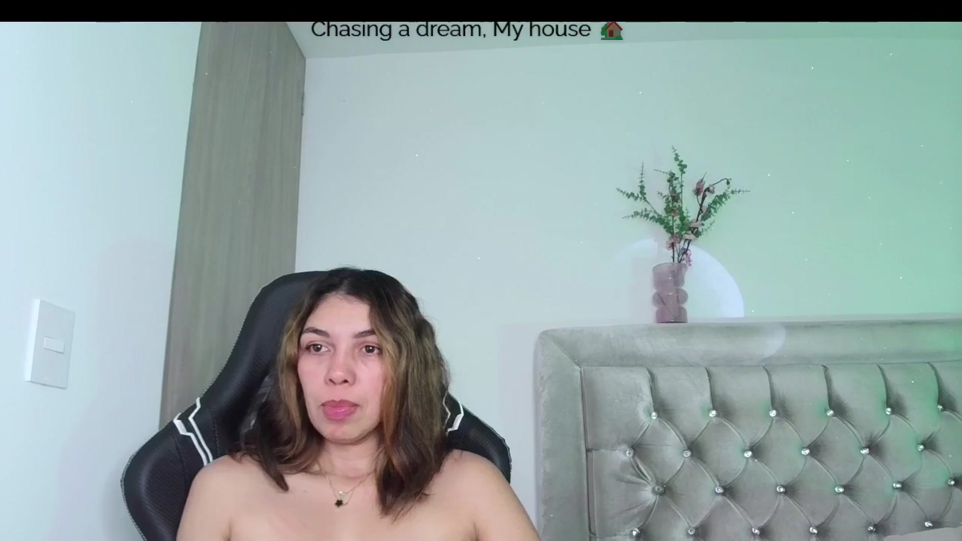 Gallery image thumbnail from Polly10's myfreecams stream on, 04/26/2026, 14:19 image 19 of 20