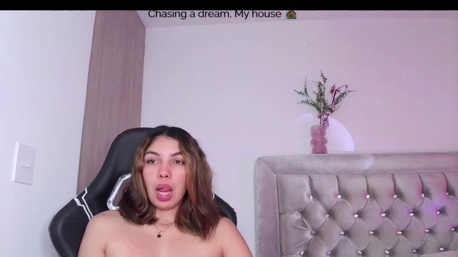 Gallery image thumbnail from Polly10's myfreecams stream on, 04/26/2026, 14:19 image 16 of 20