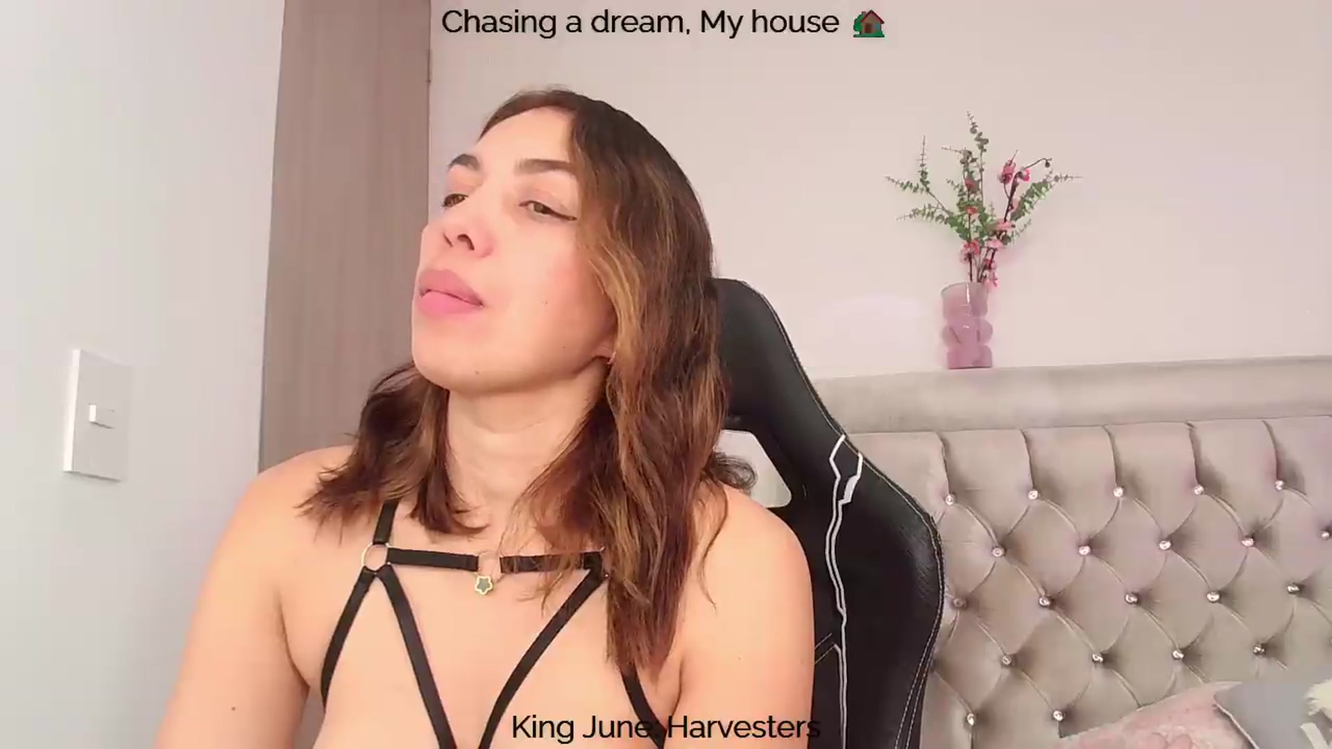 Gallery image thumbnail from Polly10's myfreecams stream on, 06/22/2026, 13:47 image 6 of 20