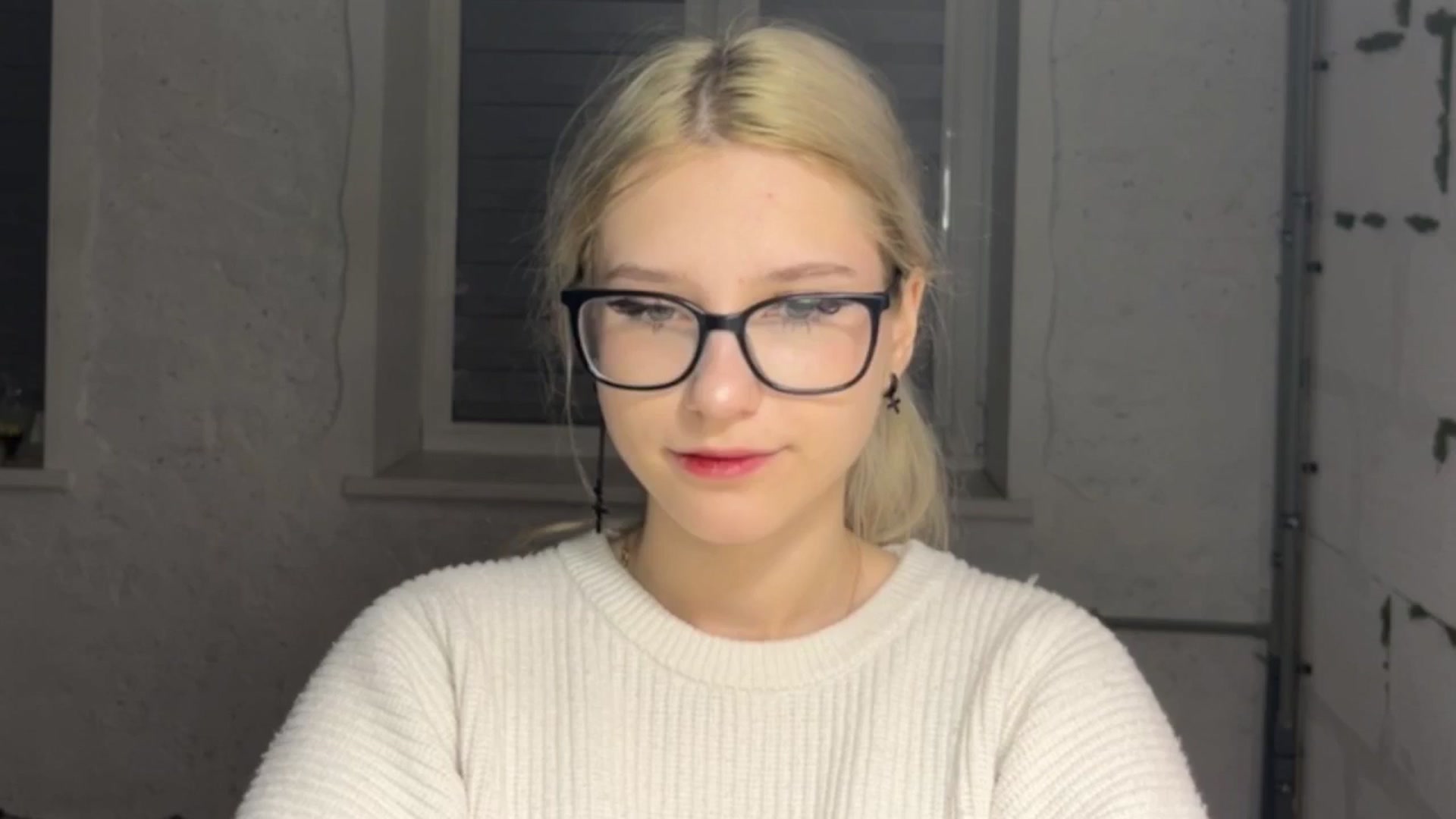 Gallery image thumbnail from PollyDoll's myfreecams stream on, 04/16/2026, 24:44 image 7 of 20