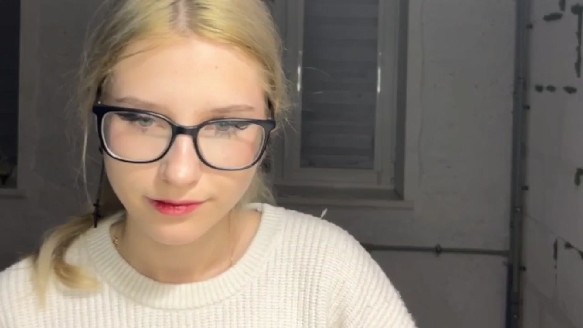 Gallery image thumbnail from PollyDoll's myfreecams stream on, 04/16/2026, 24:44 image 1 of 20