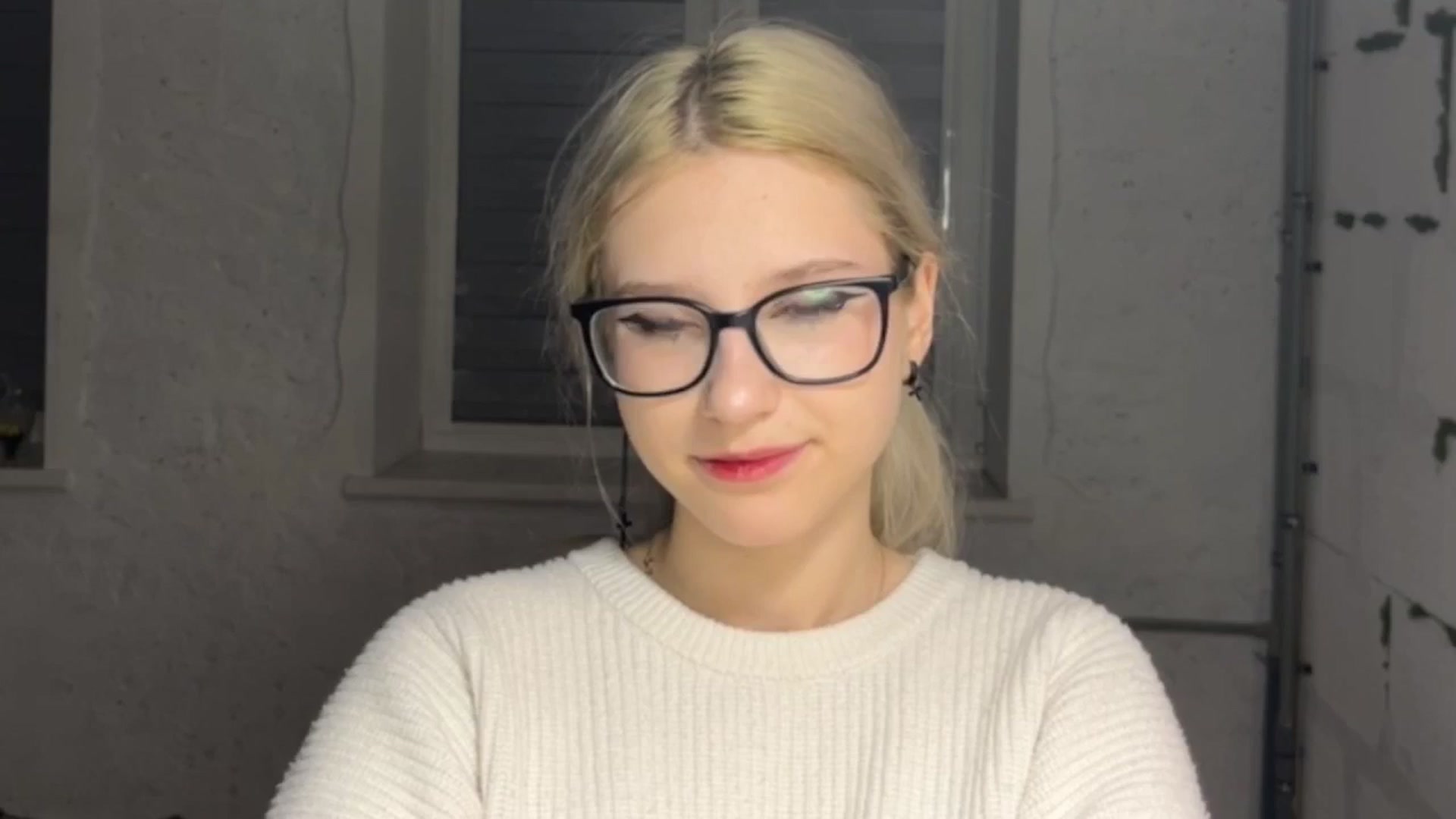 Gallery image thumbnail from PollyDoll's myfreecams stream on, 04/16/2026, 24:44 image 13 of 20