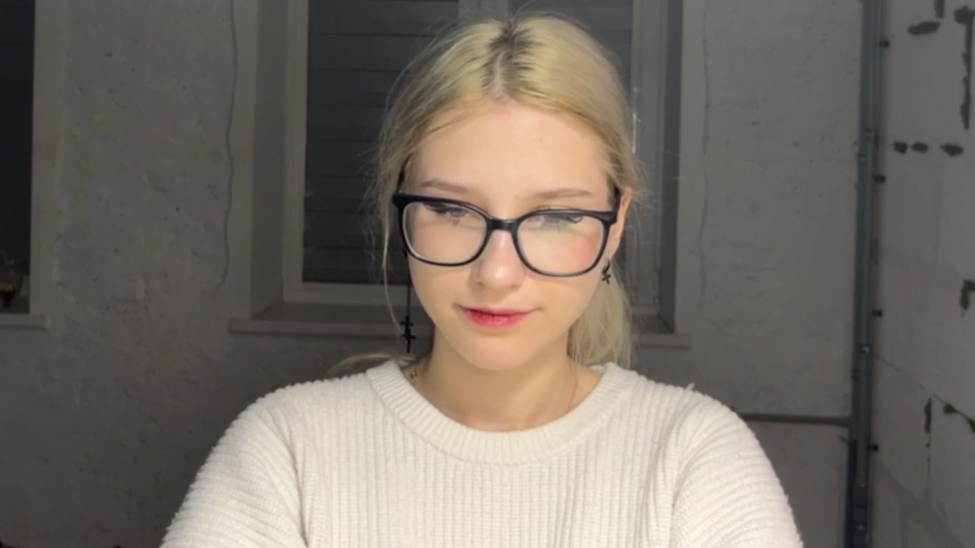 Gallery image thumbnail from PollyDoll's myfreecams stream on, 04/16/2026, 24:44 image 8 of 20
