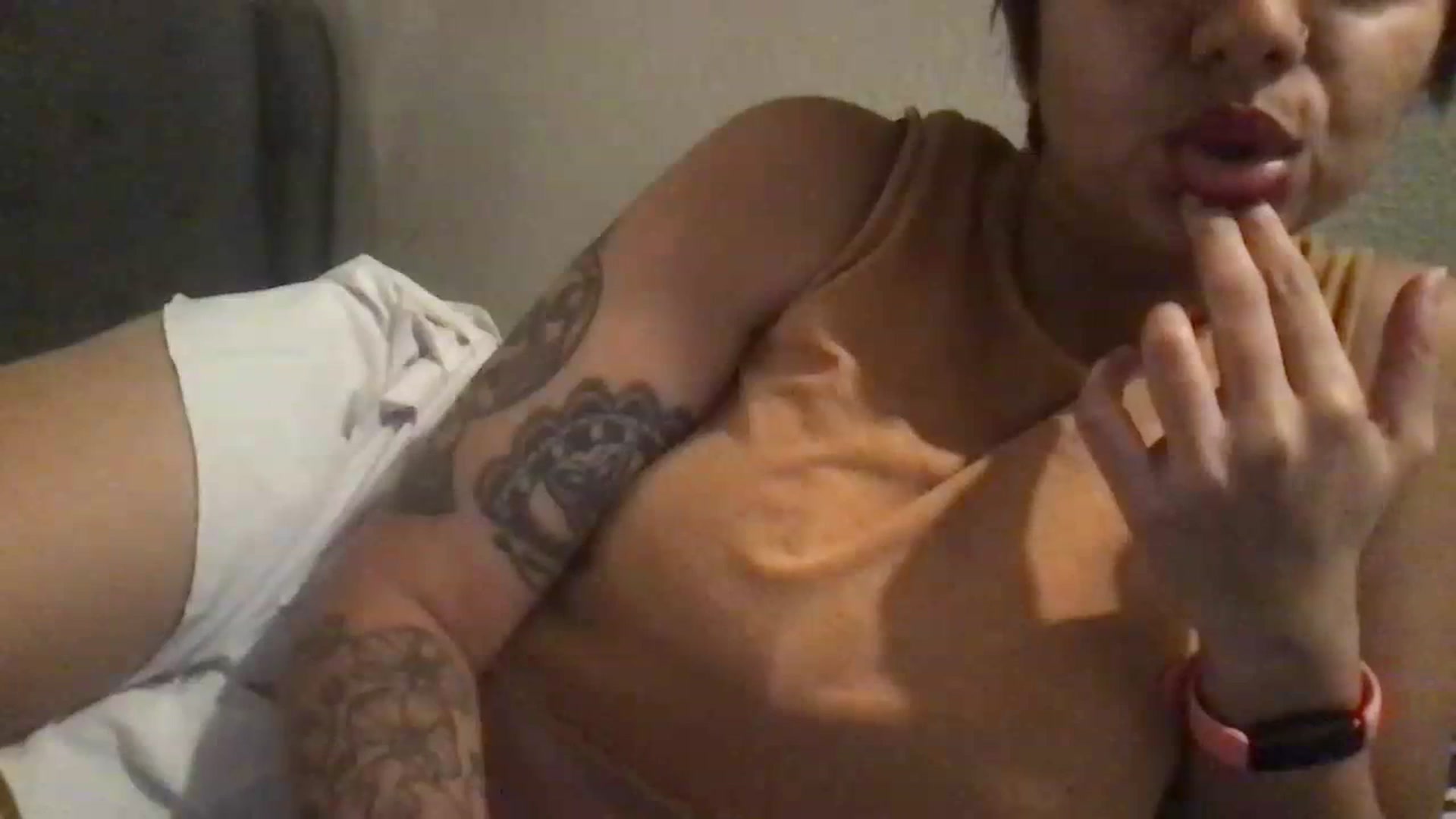 Gallery image thumbnail from PollyPockit's myfreecams stream on, 12/26/2023, 08:34 image 2 of 20