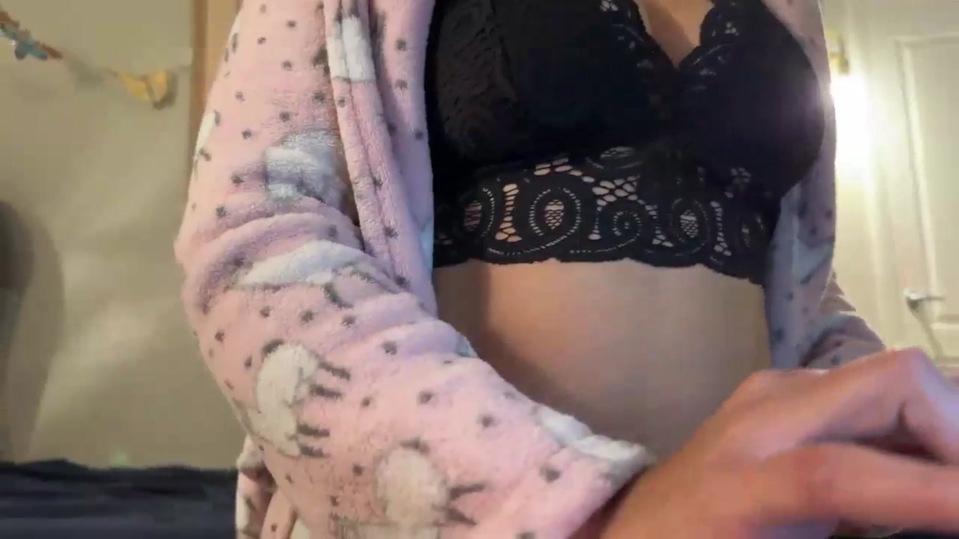 Gallery image thumbnail from PollyPockit's myfreecams stream on, 02/05/2024, 07:11 image 9 of 20