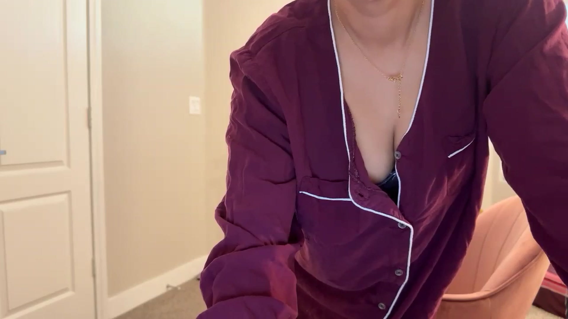 Gallery image thumbnail from PollyPockit's myfreecams stream on, 04/06/2024, 22:17 image 11 of 20