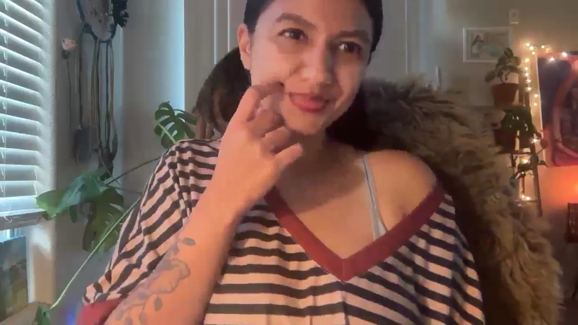 Gallery image thumbnail from PollyPockit's myfreecams stream on, 12/10/2025, 21:16 image 15 of 20