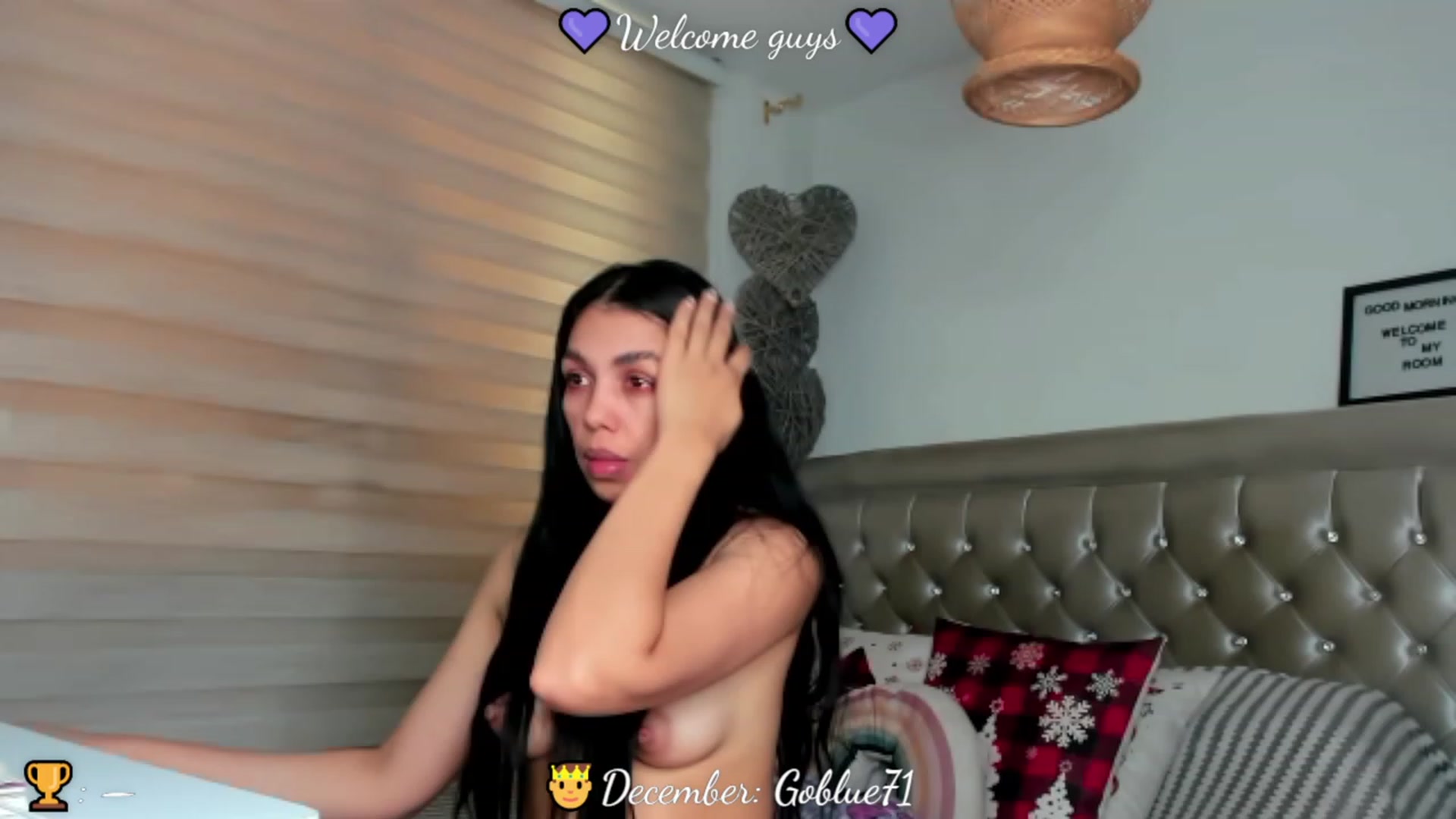 Gallery image thumbnail from PollySaez's myfreecams stream on, 12/12/2022, 15:38 image 5 of 20