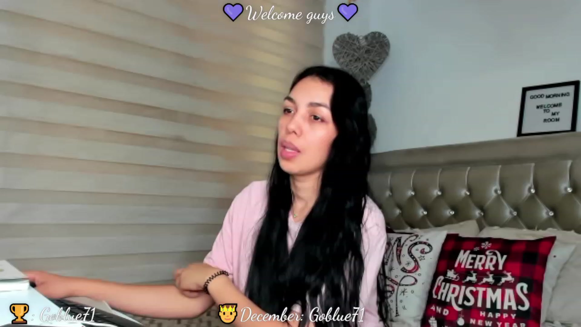 Gallery image thumbnail from PollySaez's myfreecams stream on, 12/24/2022, 21:23 image 10 of 20