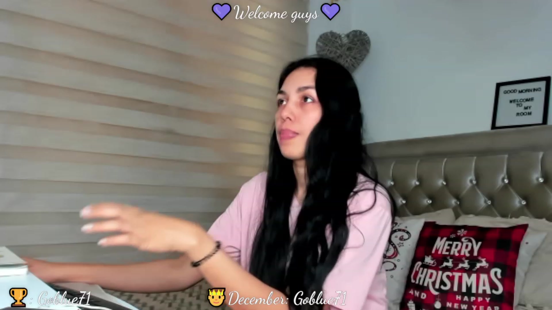 Gallery image thumbnail from PollySaez's myfreecams stream on, 12/24/2022, 21:23 image 7 of 20