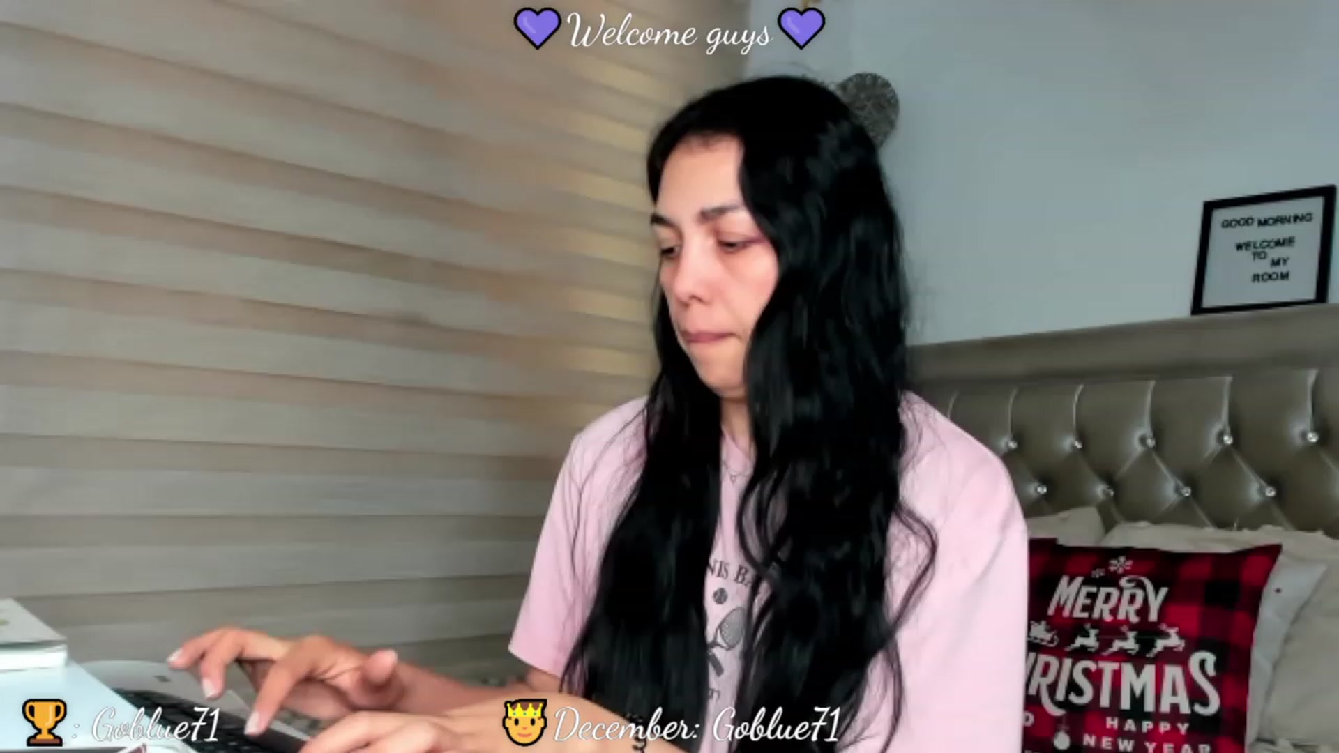 Gallery image thumbnail from PollySaez's myfreecams stream on, 12/24/2022, 21:23 image 4 of 20