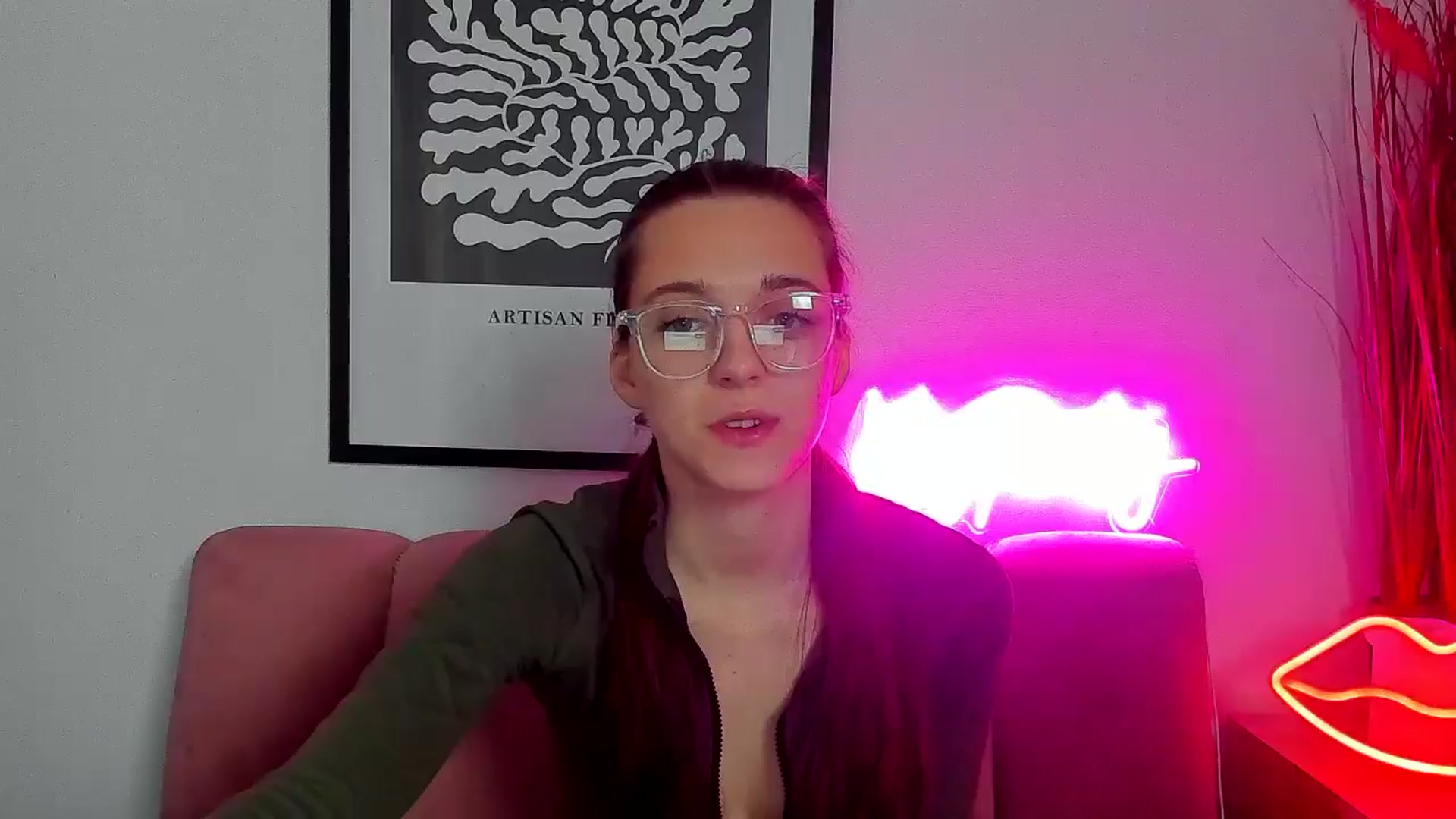 Gallery image thumbnail from PollyVibe's myfreecams stream on, 04/22/2025, 14:34 image 6 of 20